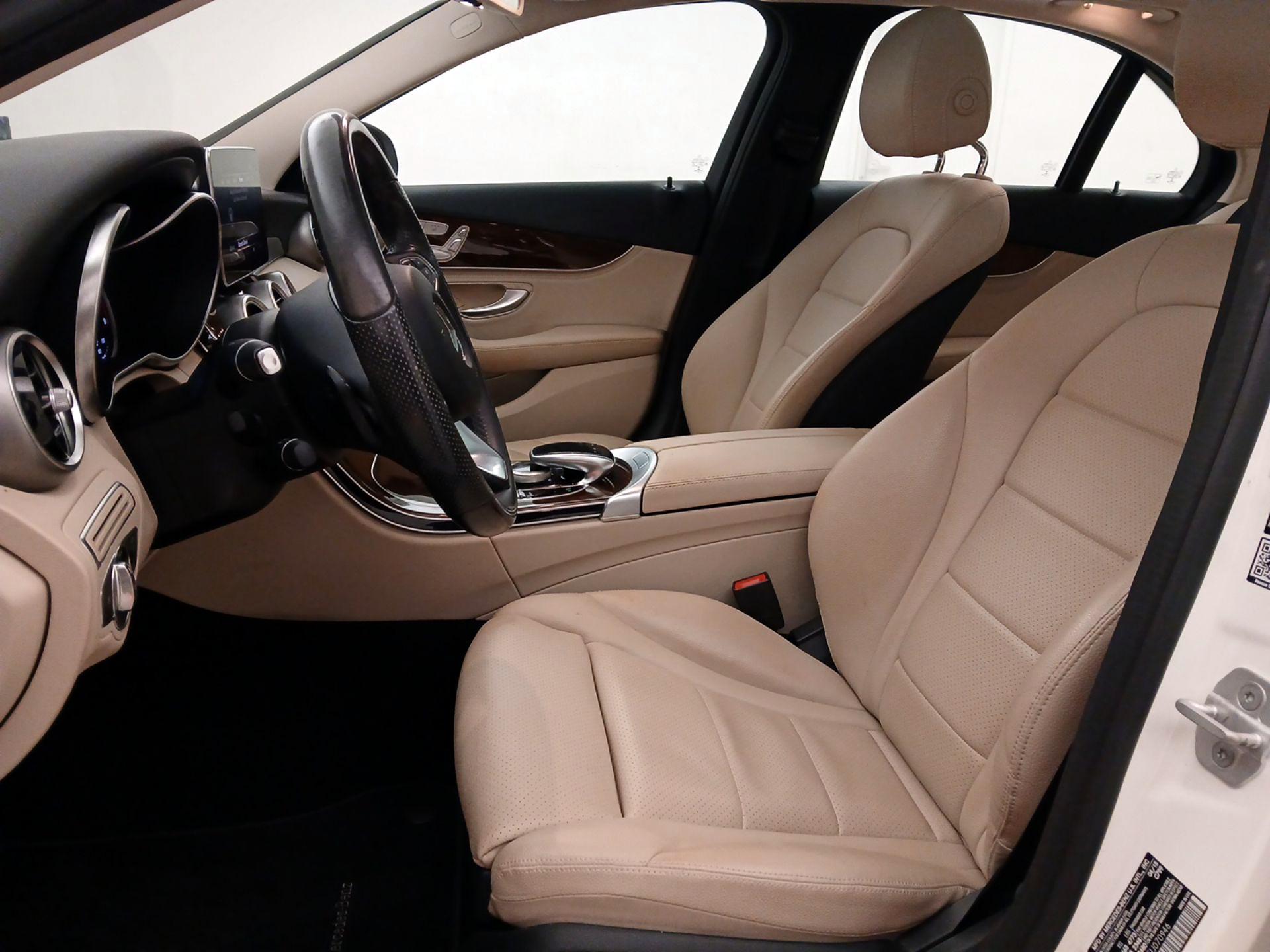 Thumbnail: 2015 Mercedes-Benz C-Class - 9