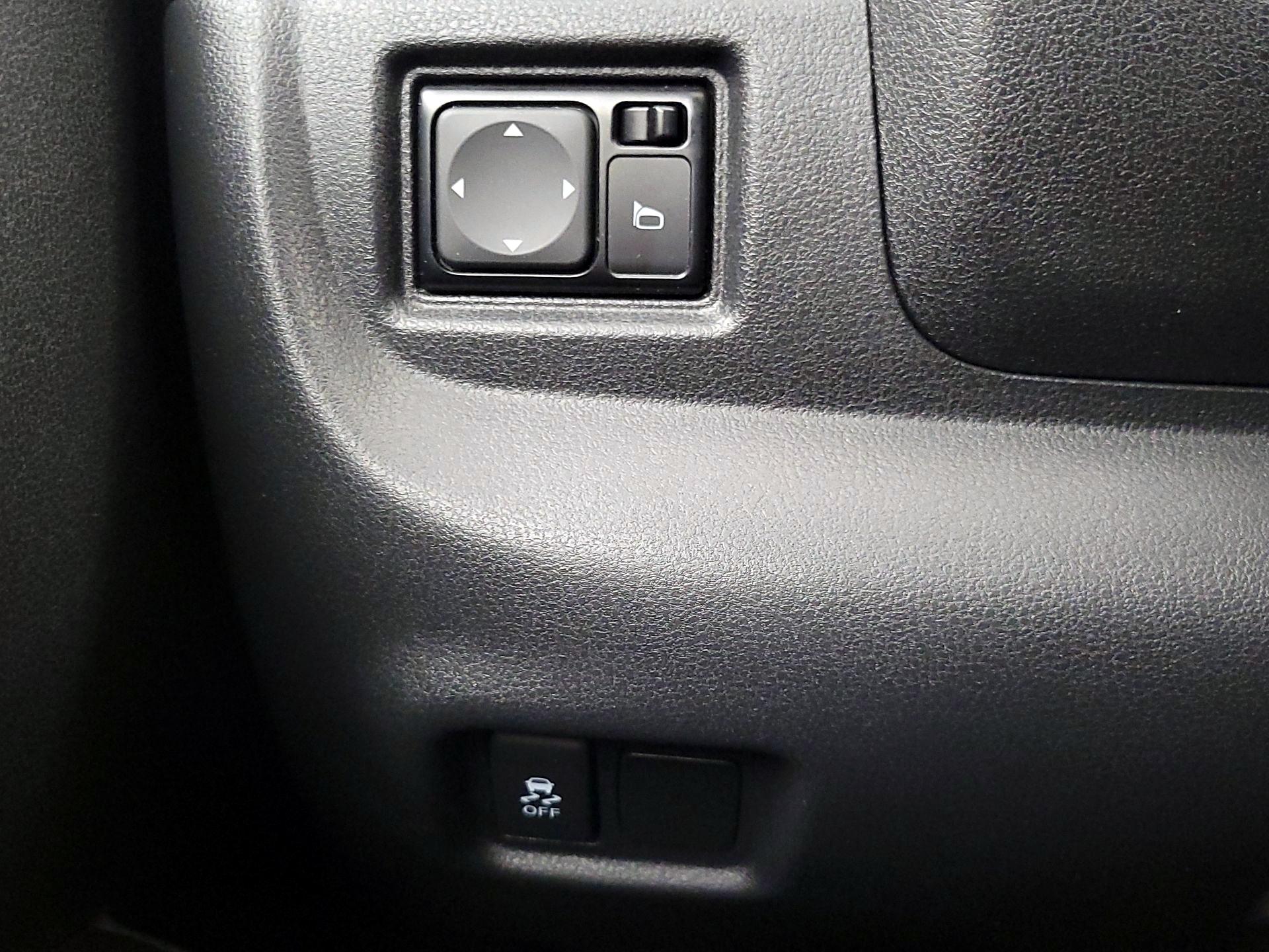 Thumbnail: 2015 Nissan Versa Note - 13