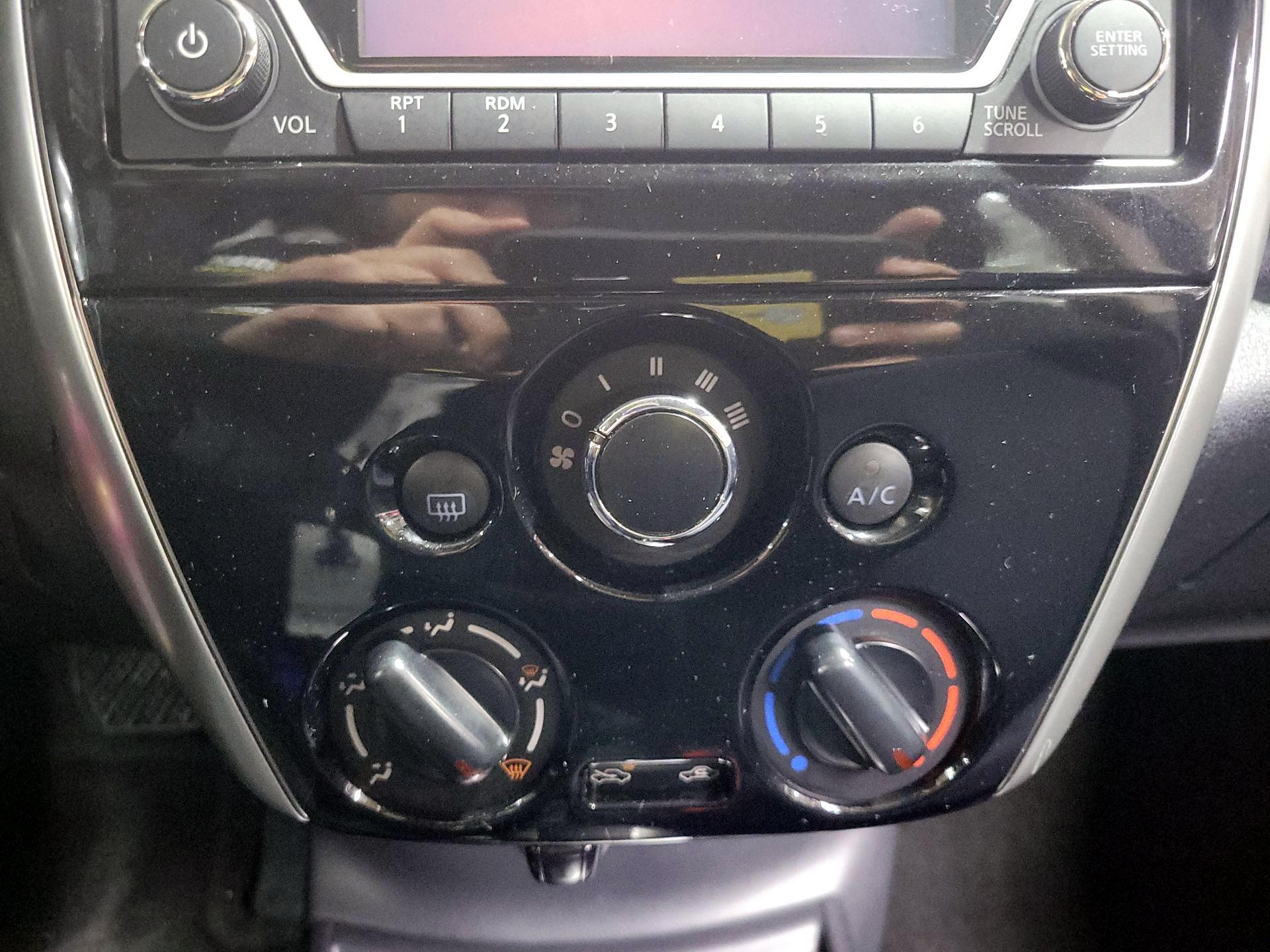 Thumbnail: 2015 Nissan Versa Note - 16