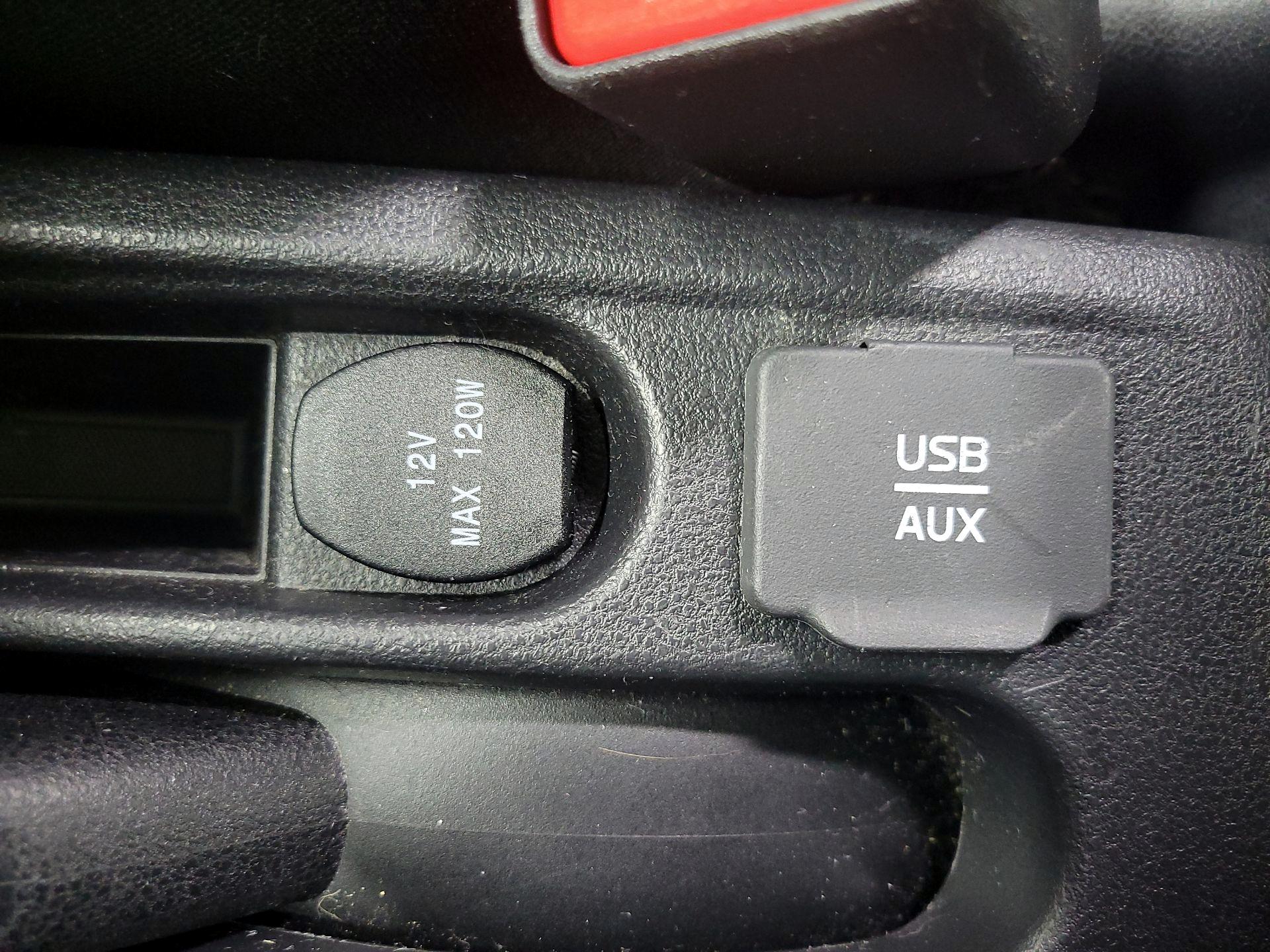 Thumbnail: 2015 Nissan Versa Note - 18