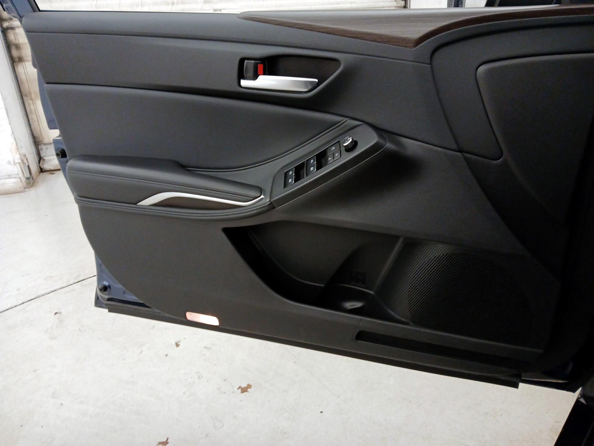 Thumbnail: 2019 Toyota Avalon - 12