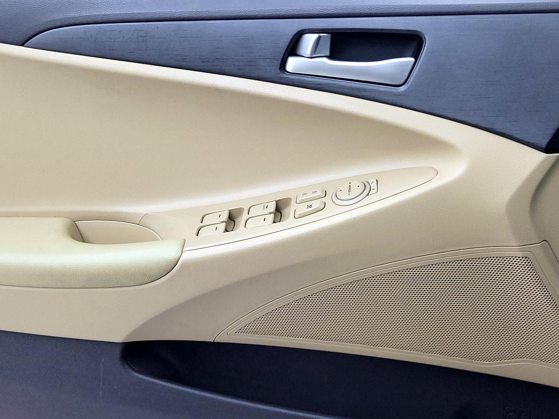 Thumbnail: 2014 Hyundai Sonata - 10