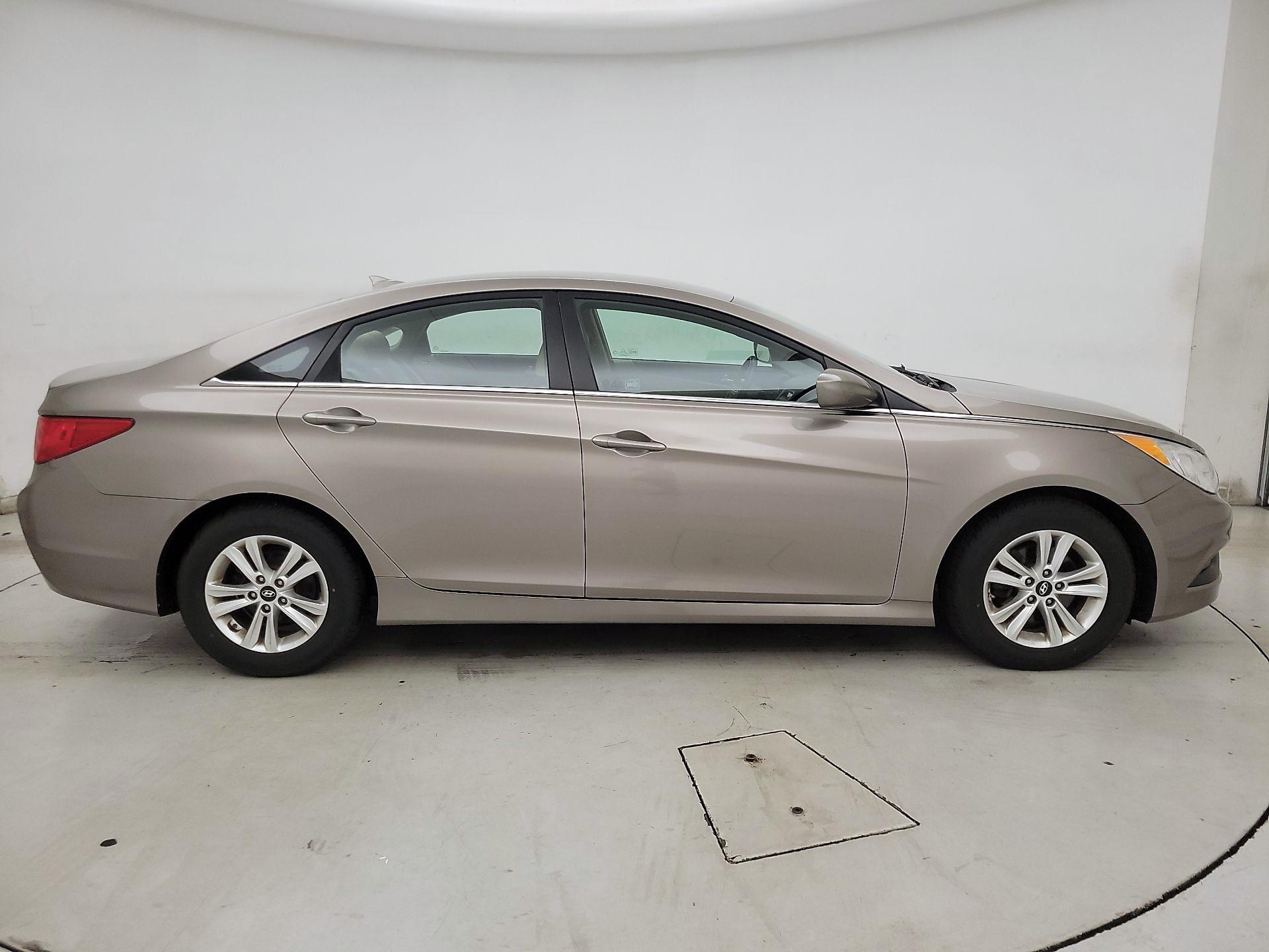 Thumbnail: 2014 Hyundai Sonata - 4