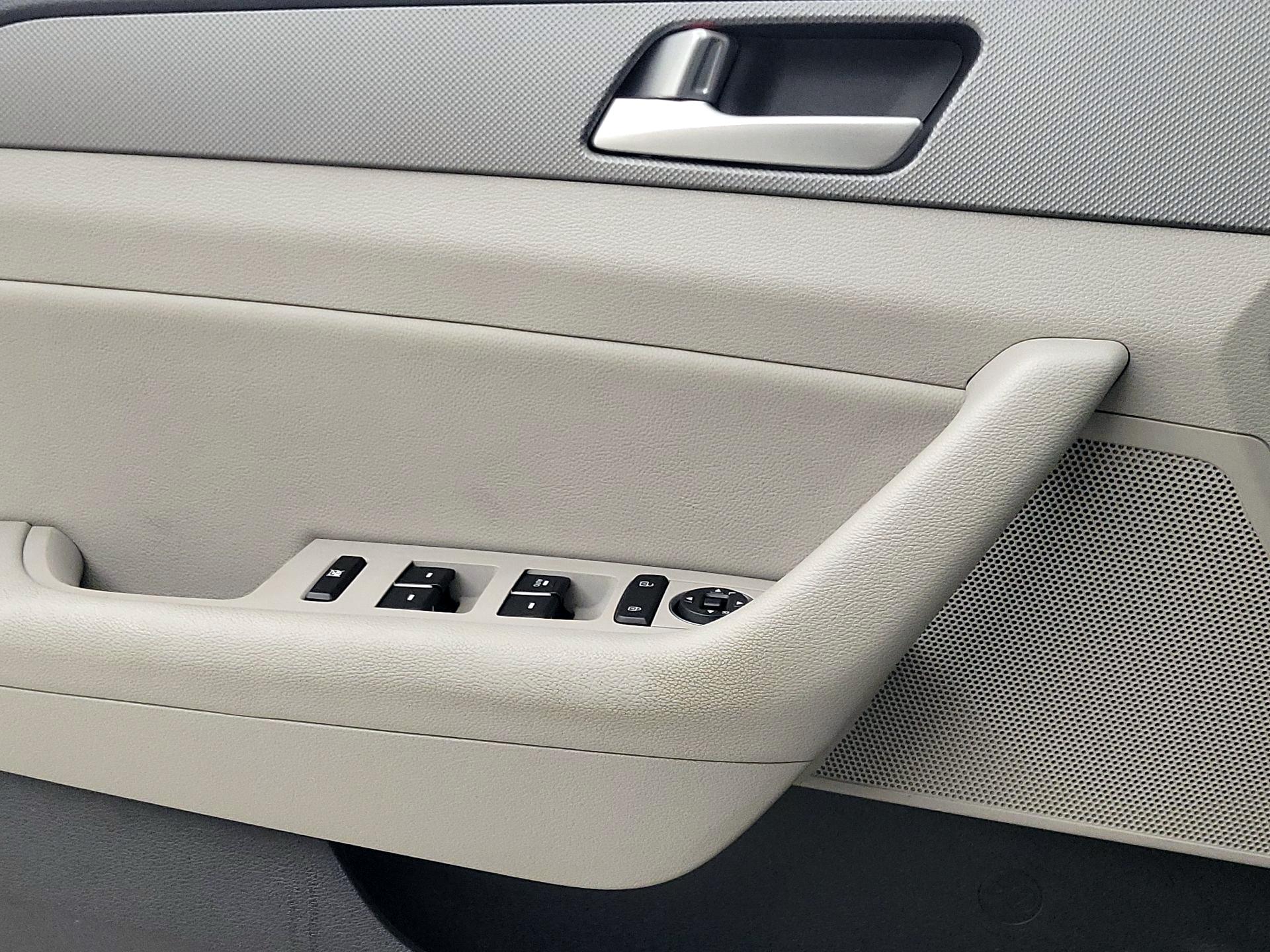 Thumbnail: 2015 Hyundai Sonata - 12