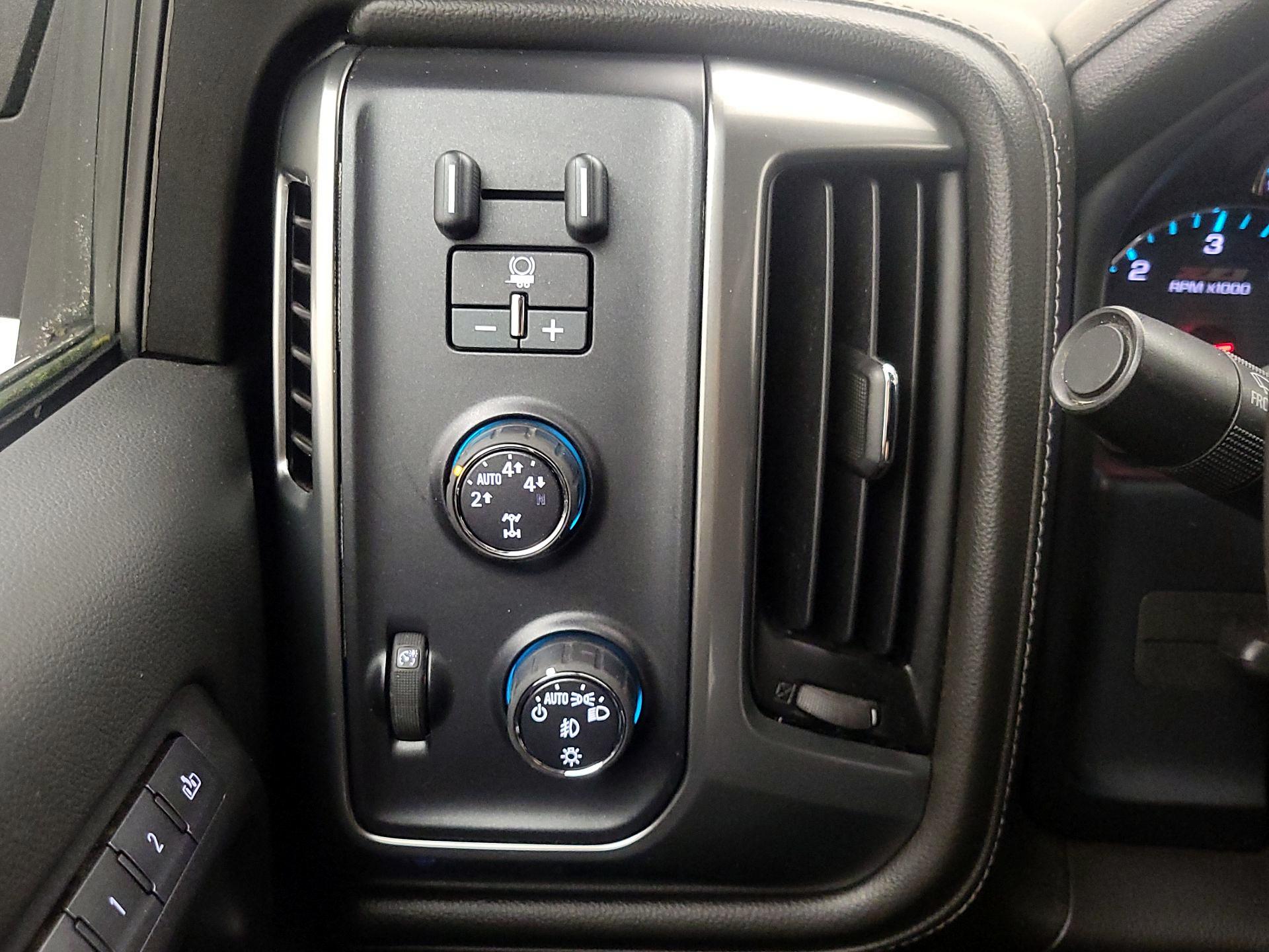 Thumbnail: 2015 Chevrolet Silverado 1500 - 13