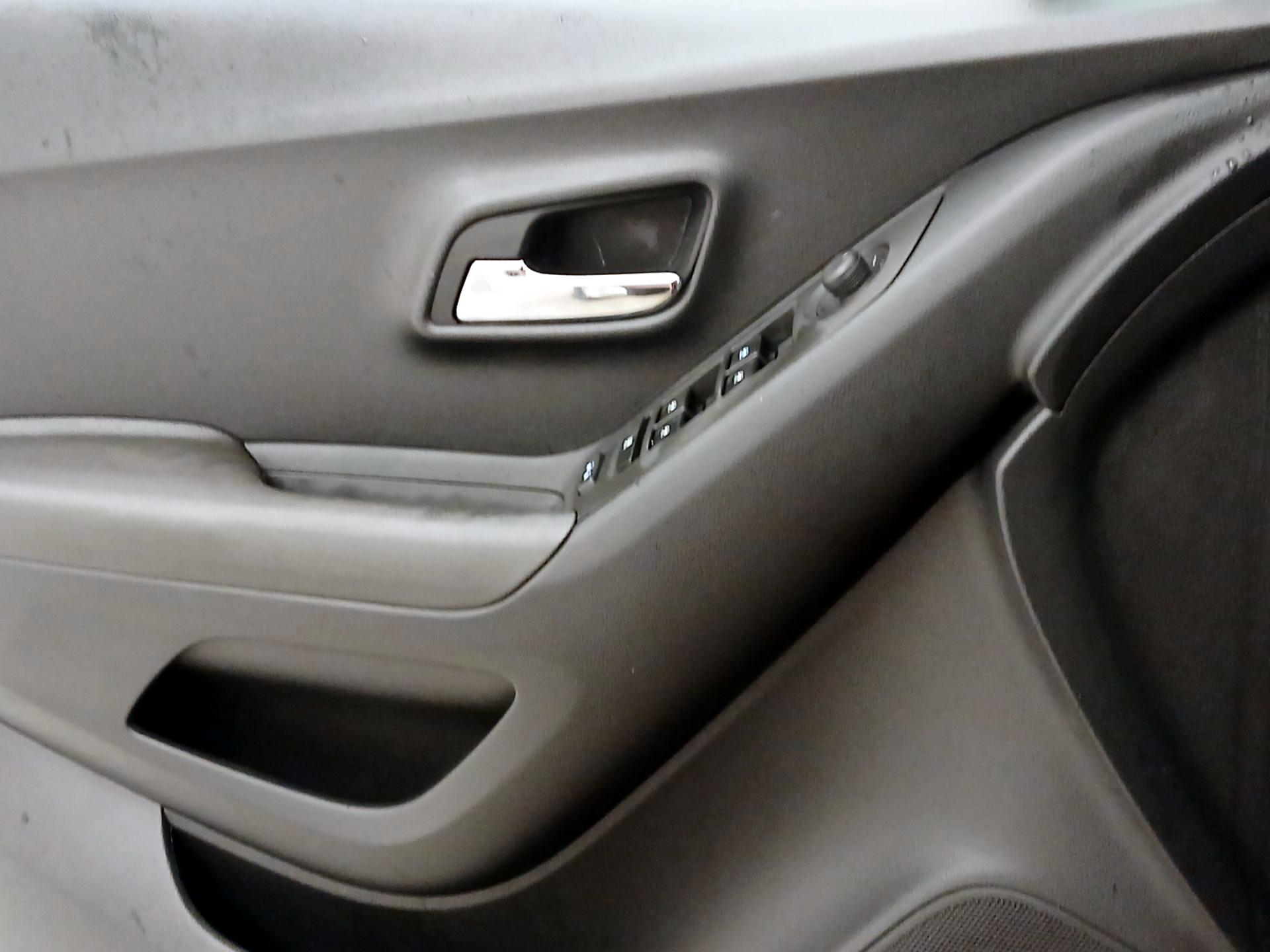 Thumbnail: 2015 Chevrolet Trax - 12