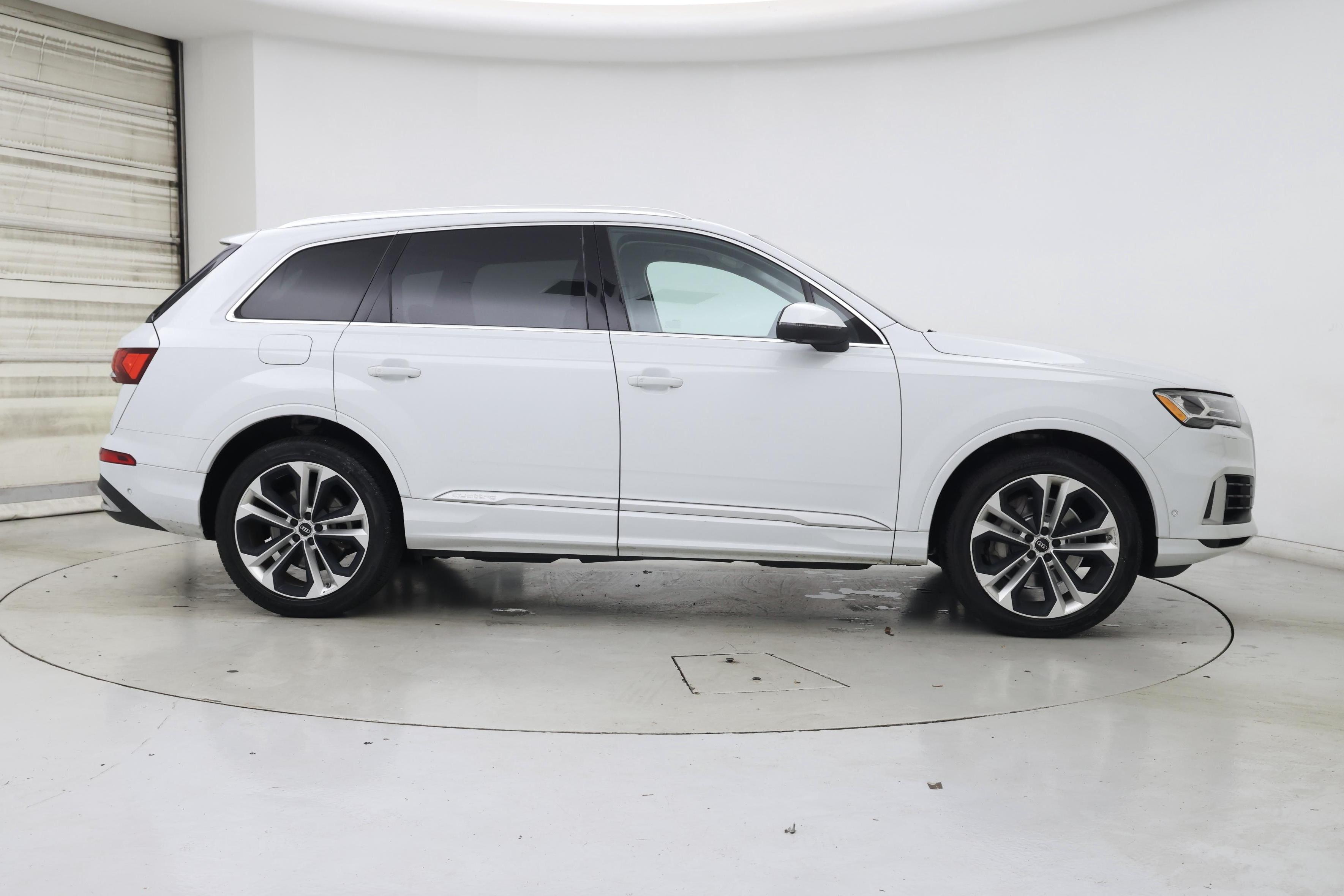 Thumbnail: 2022 Audi Q7 - 7