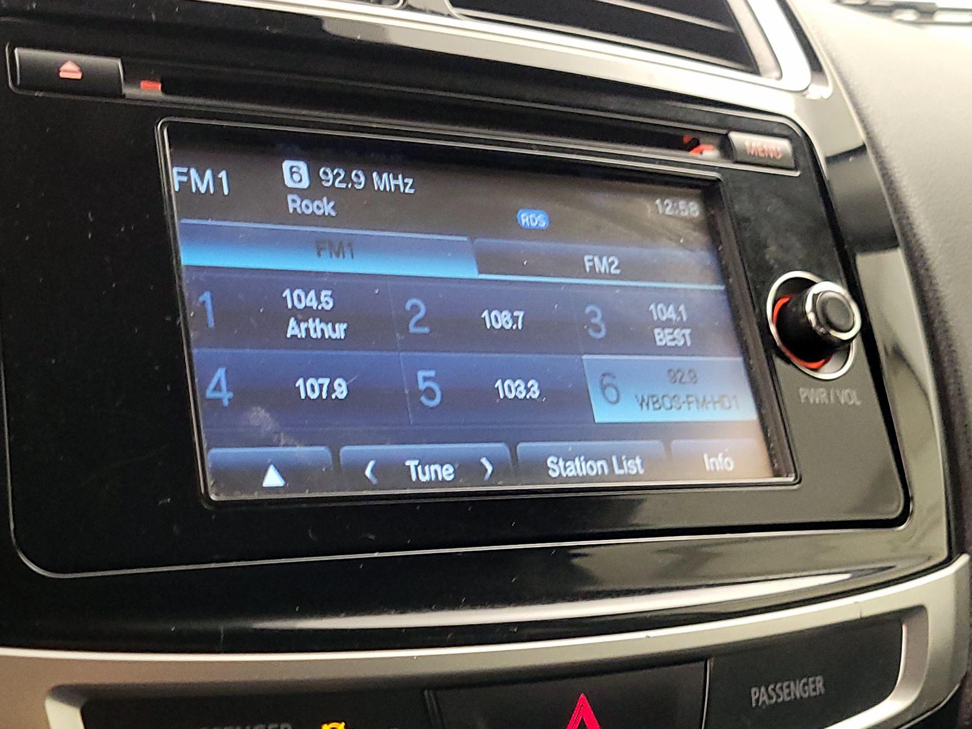 Thumbnail: 2015 Mitsubishi Outlander Sport - 15