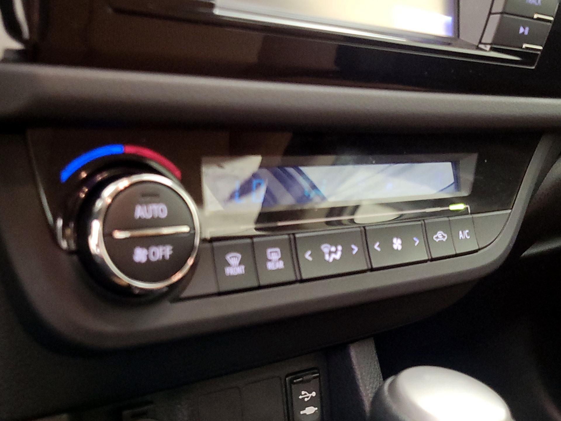 Thumbnail: 2014 Toyota Corolla - 16