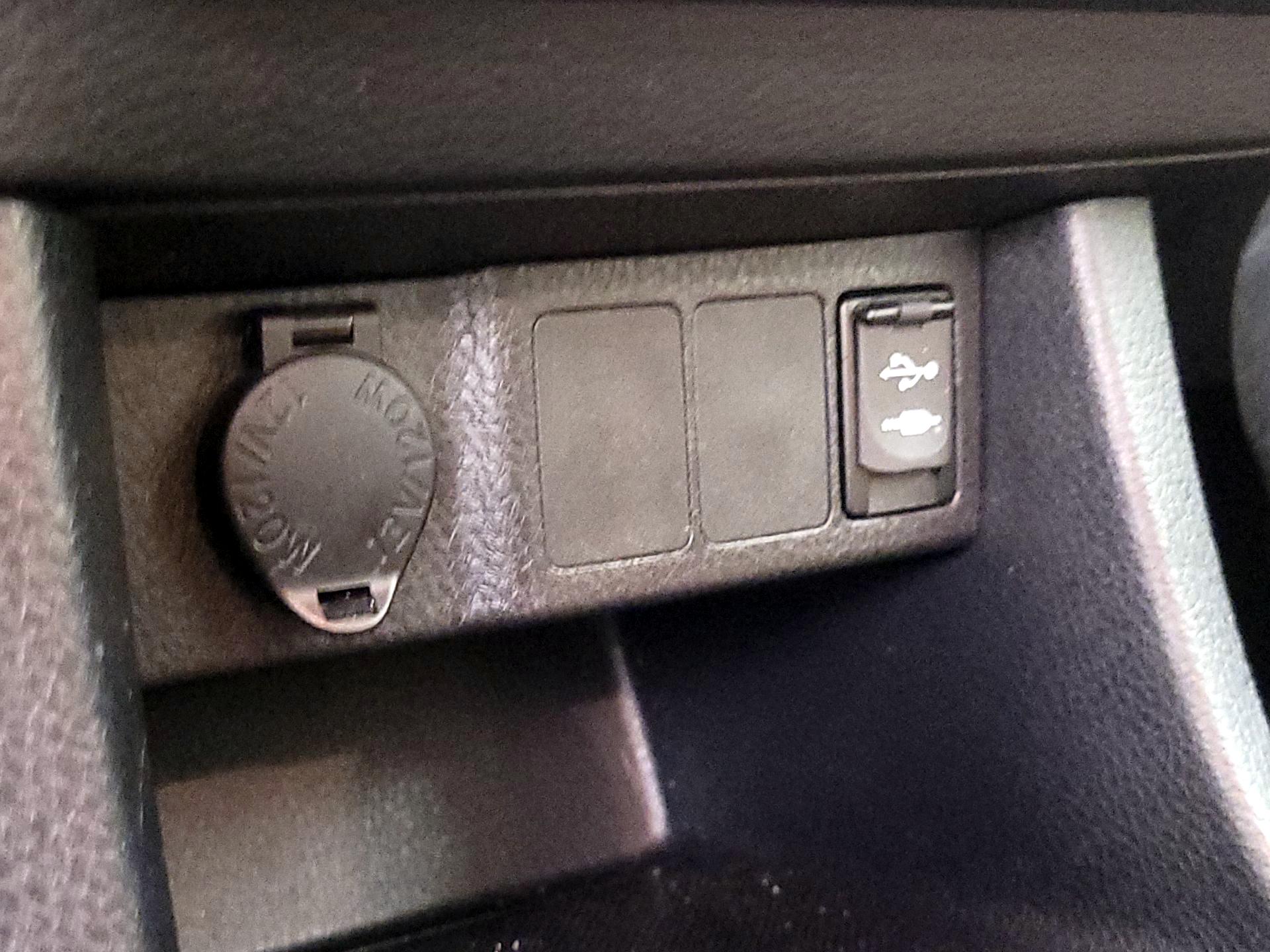Thumbnail: 2014 Toyota Corolla - 18