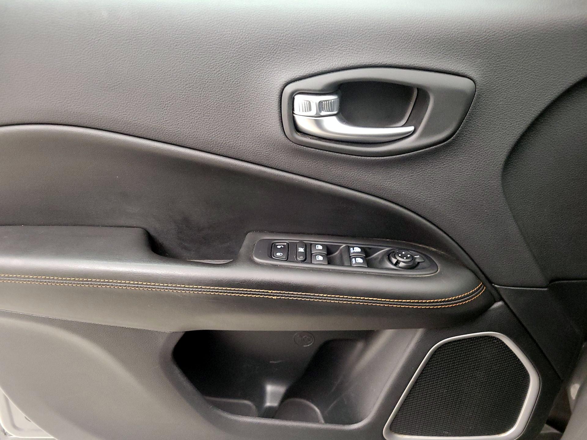 Thumbnail: 2020 Jeep Compass - 12