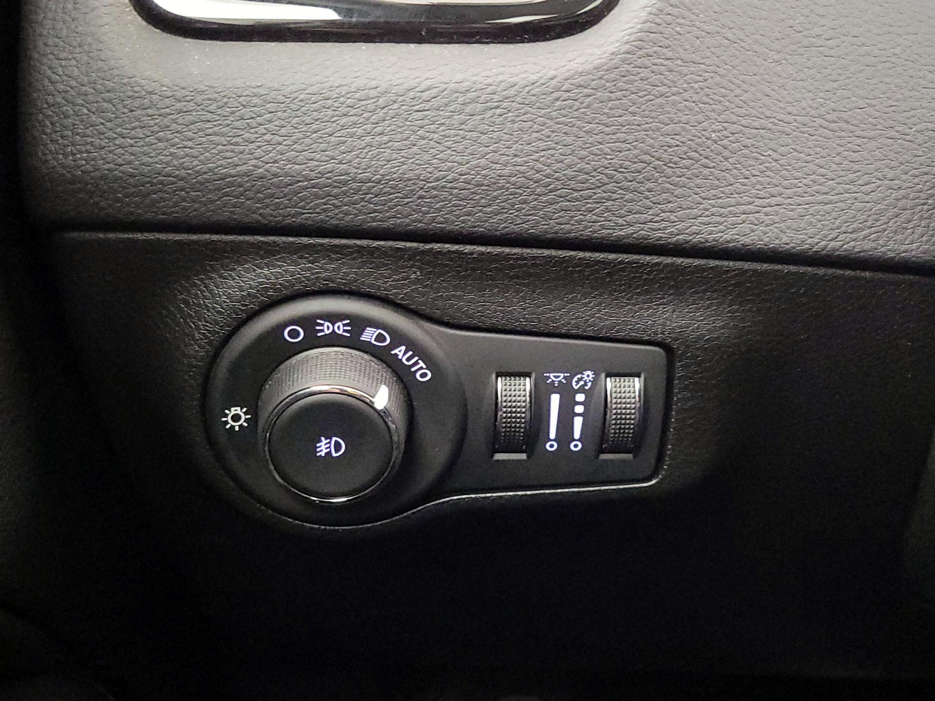 Thumbnail: 2020 Jeep Compass - 13