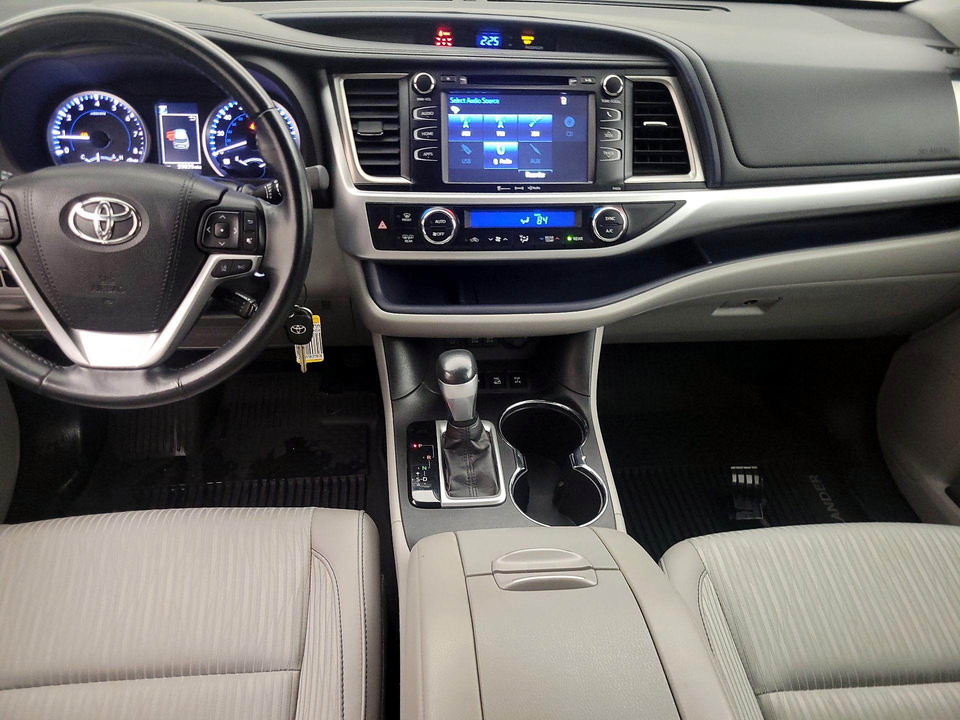 Thumbnail: 2017 Toyota Highlander - 9