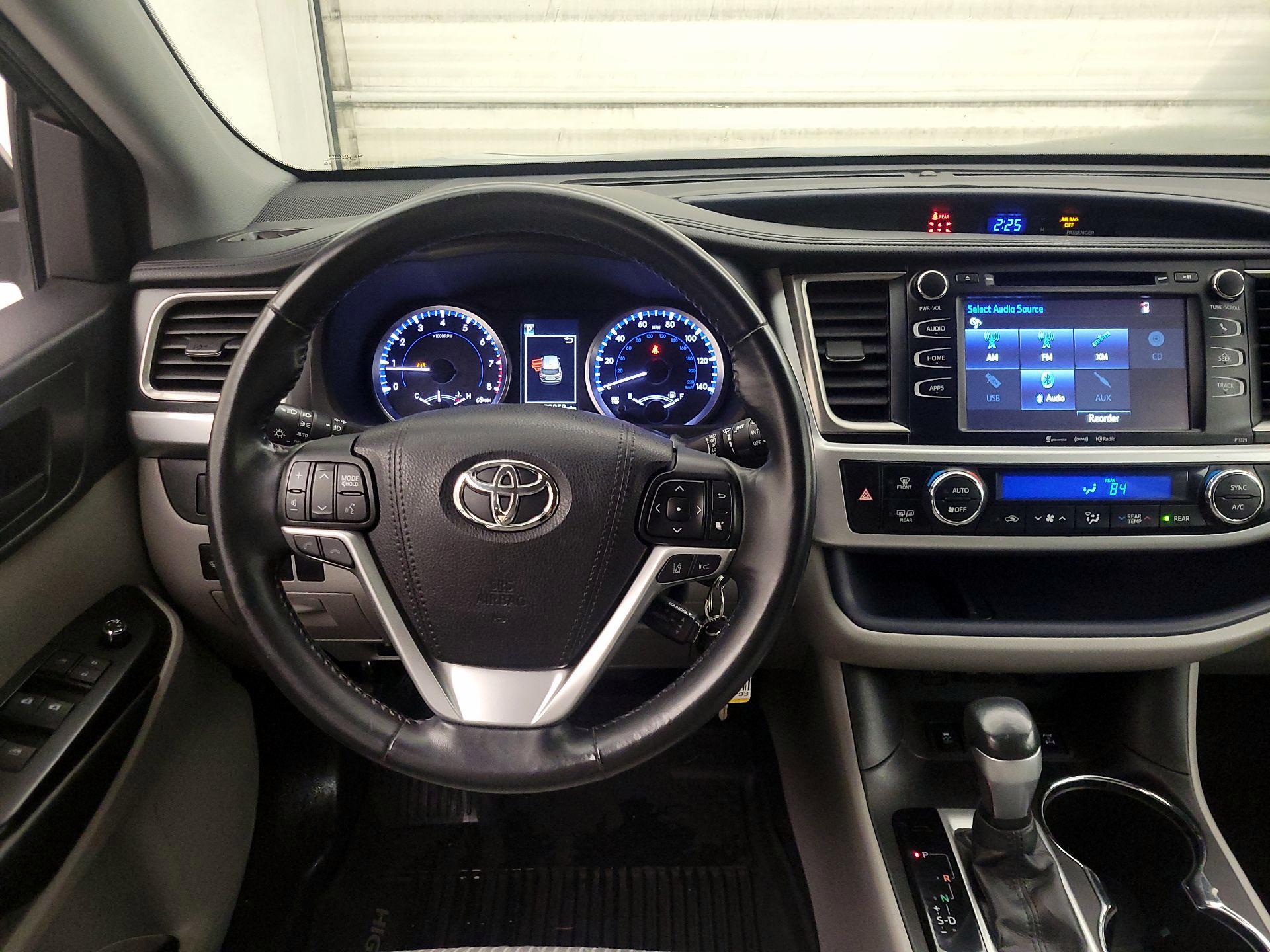 Thumbnail: 2017 Toyota Highlander - 10