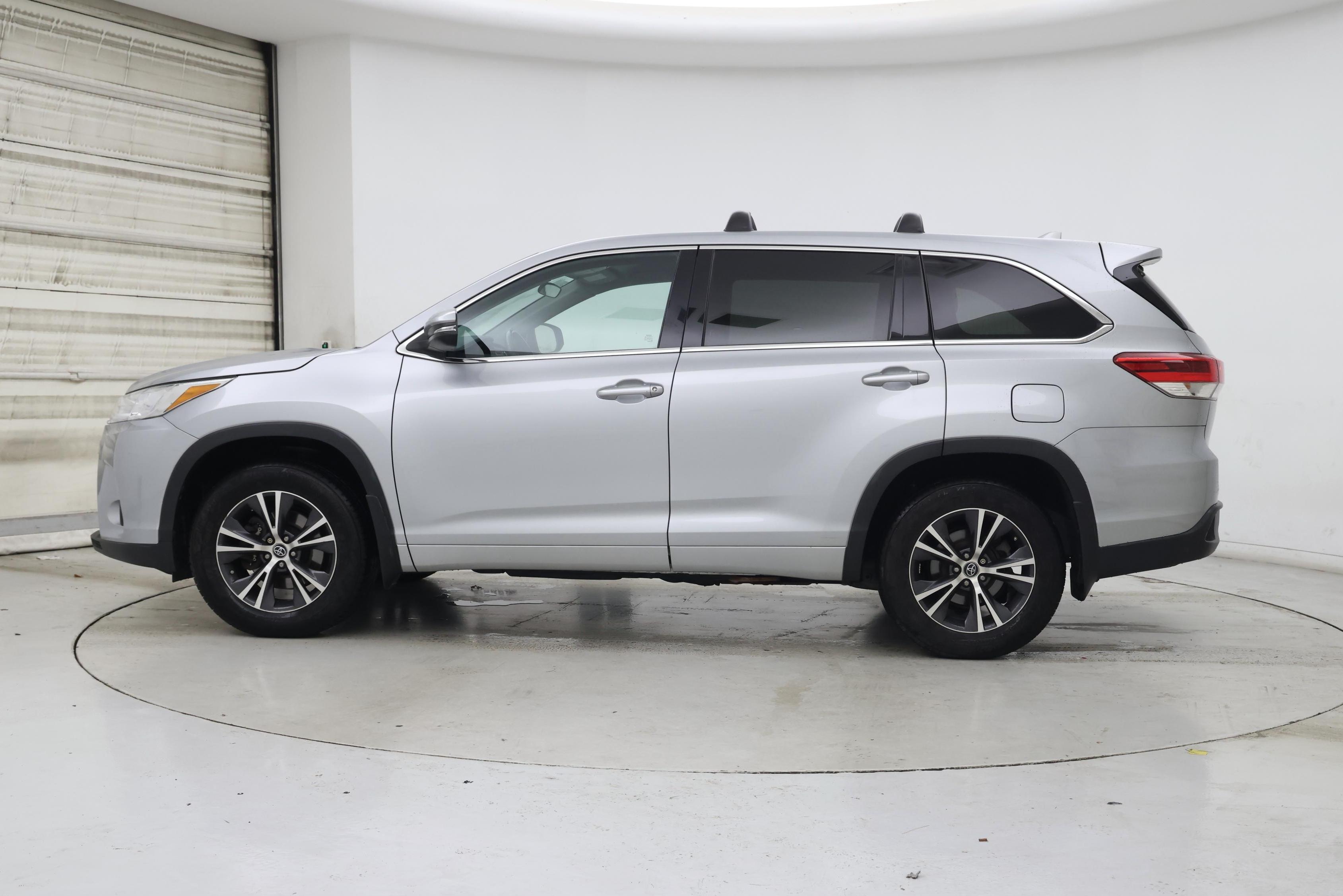Thumbnail: 2017 Toyota Highlander - 3