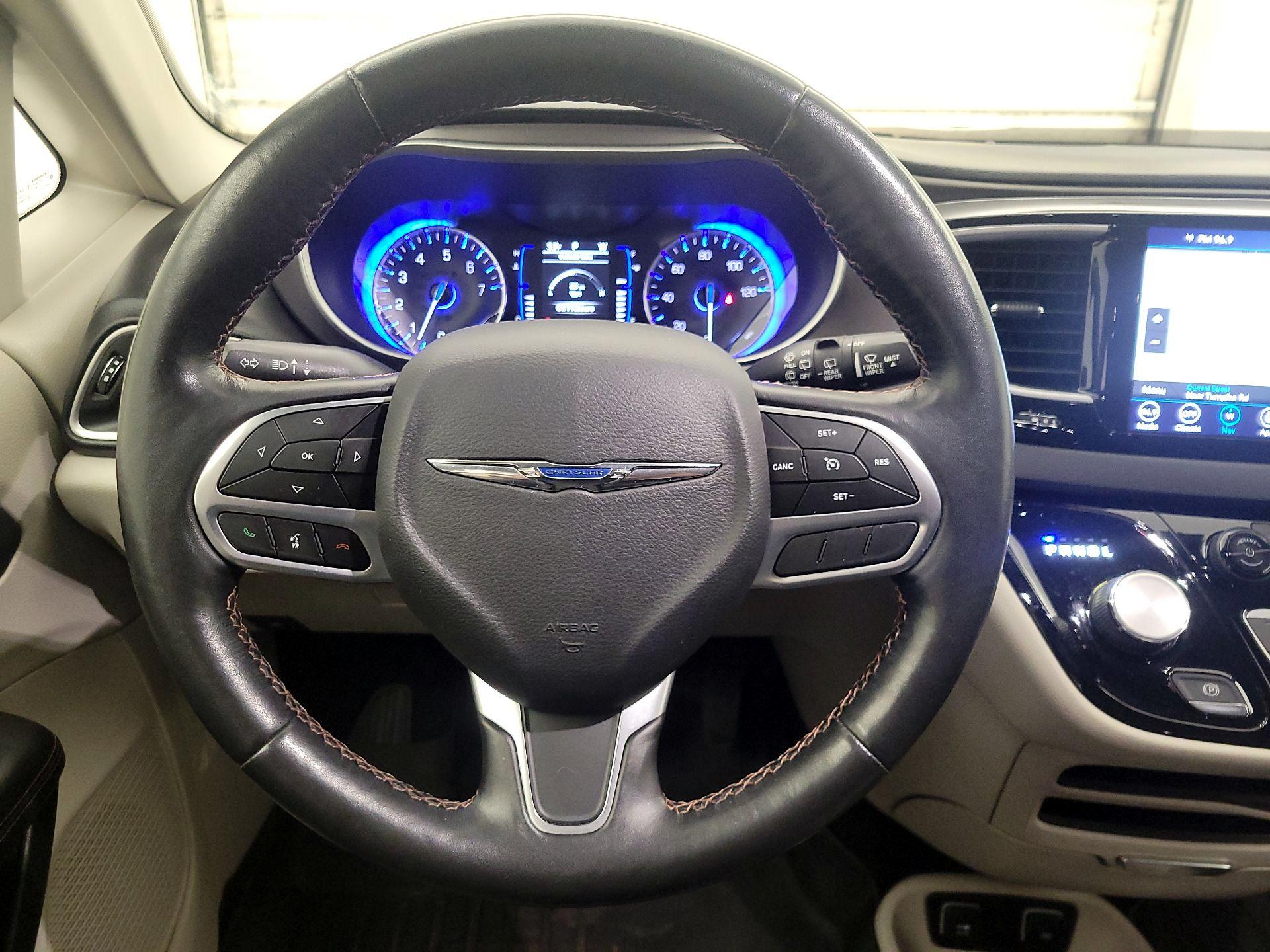 Thumbnail: 2020 Chrysler Pacifica - 10