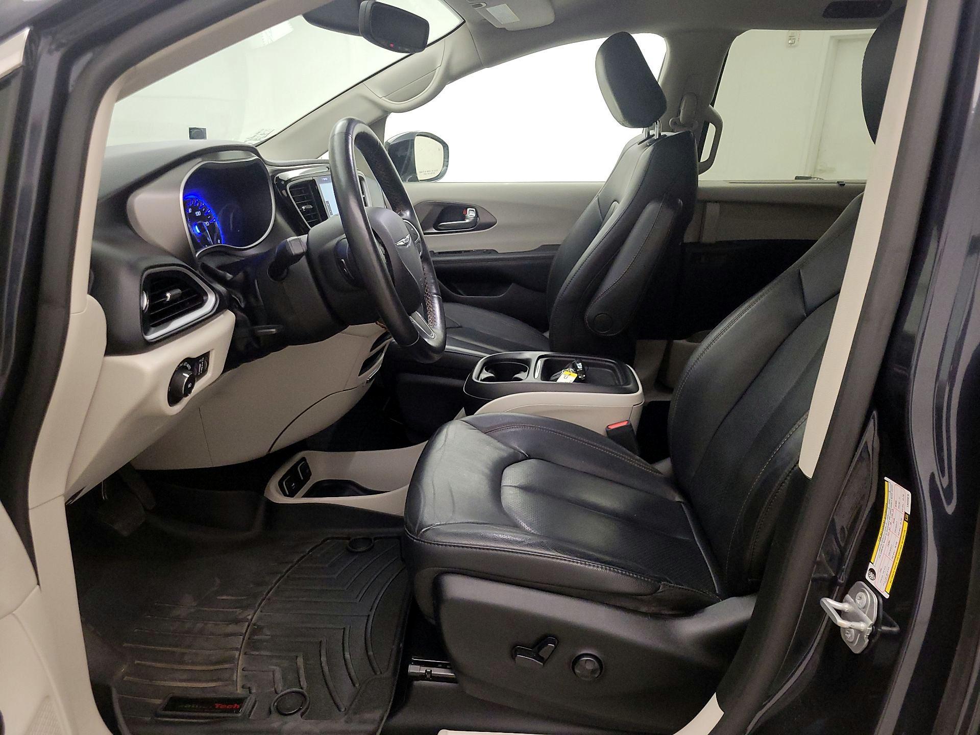Thumbnail: 2020 Chrysler Pacifica - 11