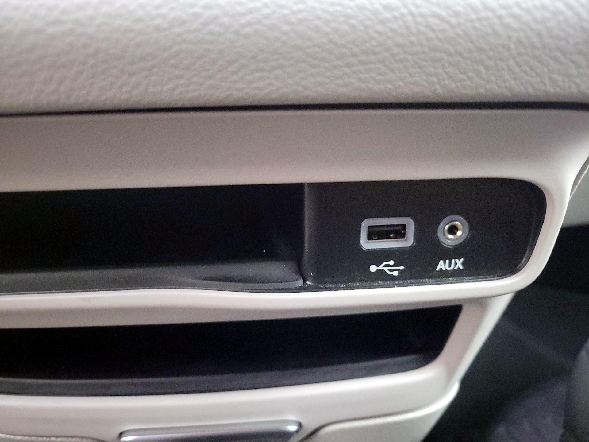Thumbnail: 2020 Chrysler Pacifica - 19