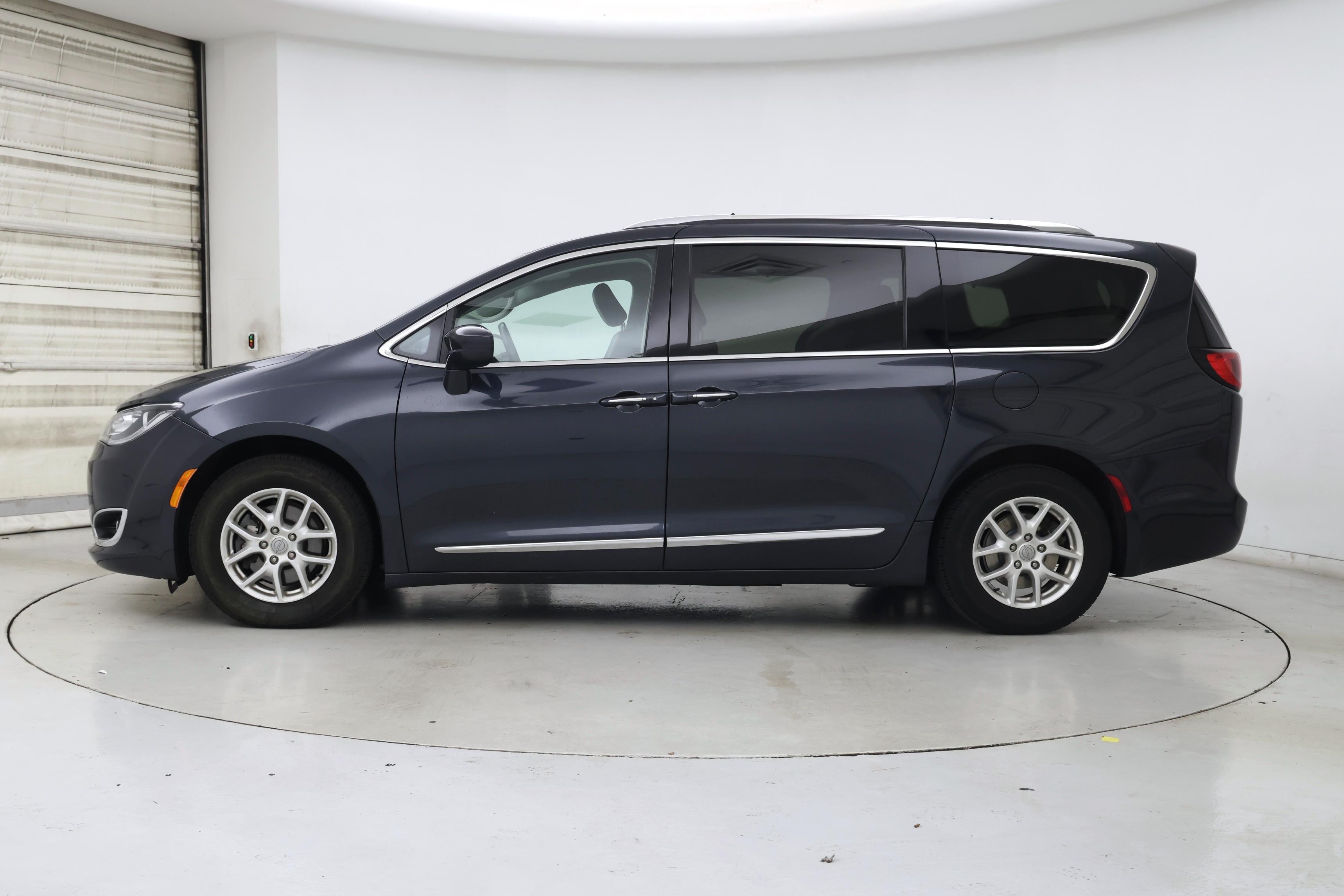 Thumbnail: 2020 Chrysler Pacifica - 3
