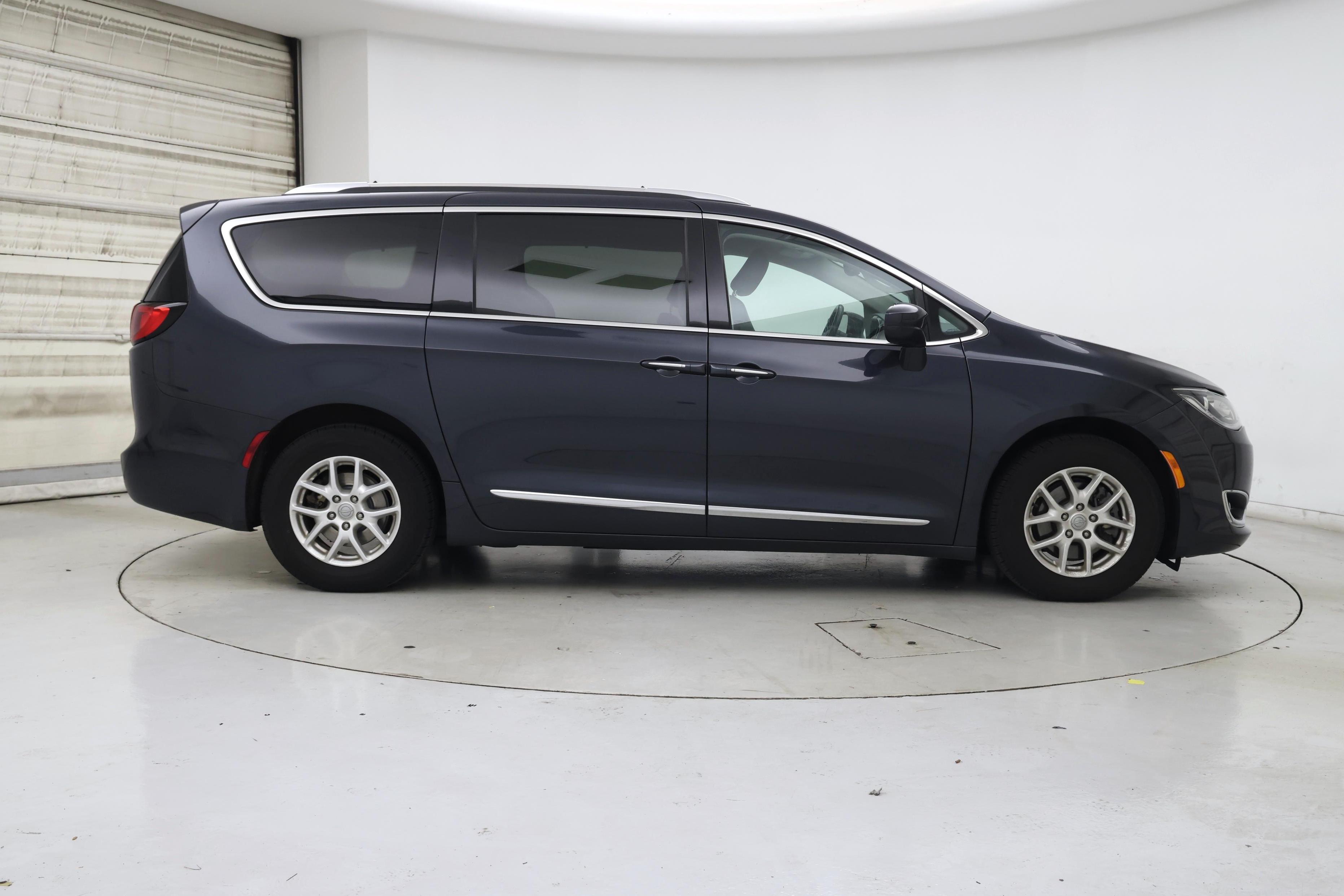 Thumbnail: 2020 Chrysler Pacifica - 7