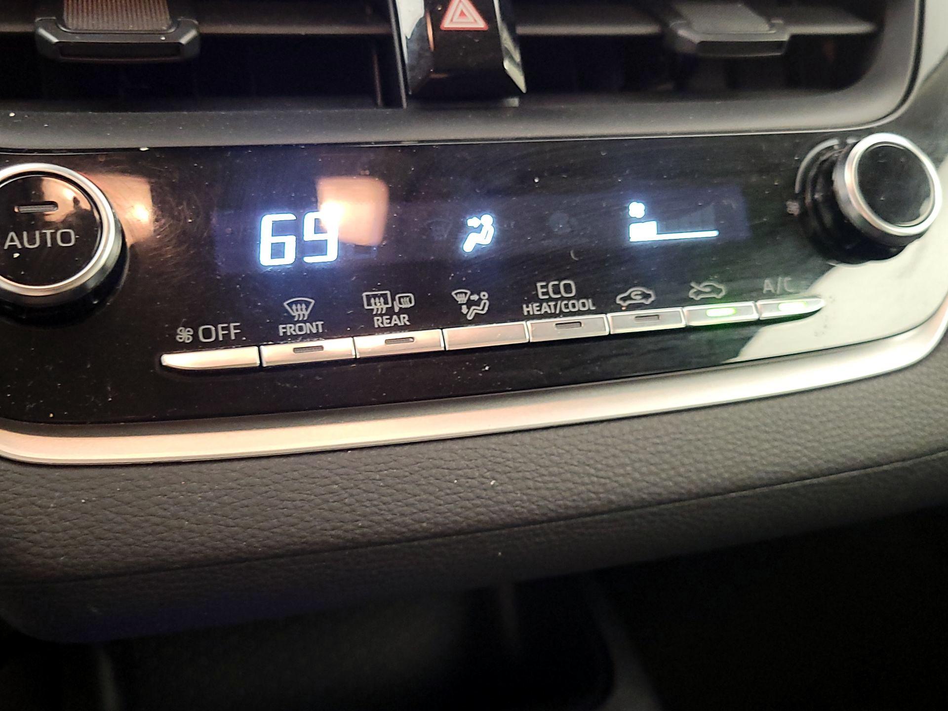 Thumbnail: 2021 Toyota Corolla - 16