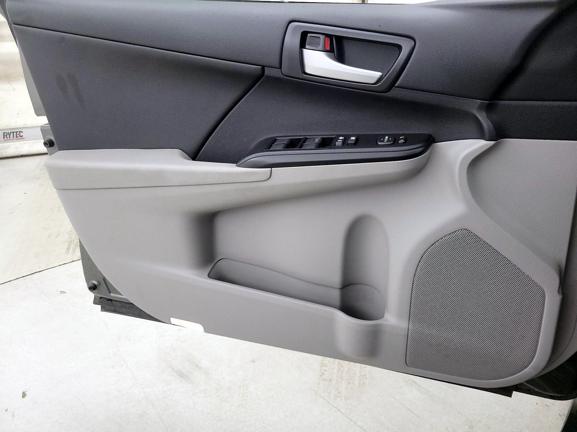 Thumbnail: 2014 Toyota Camry - 12