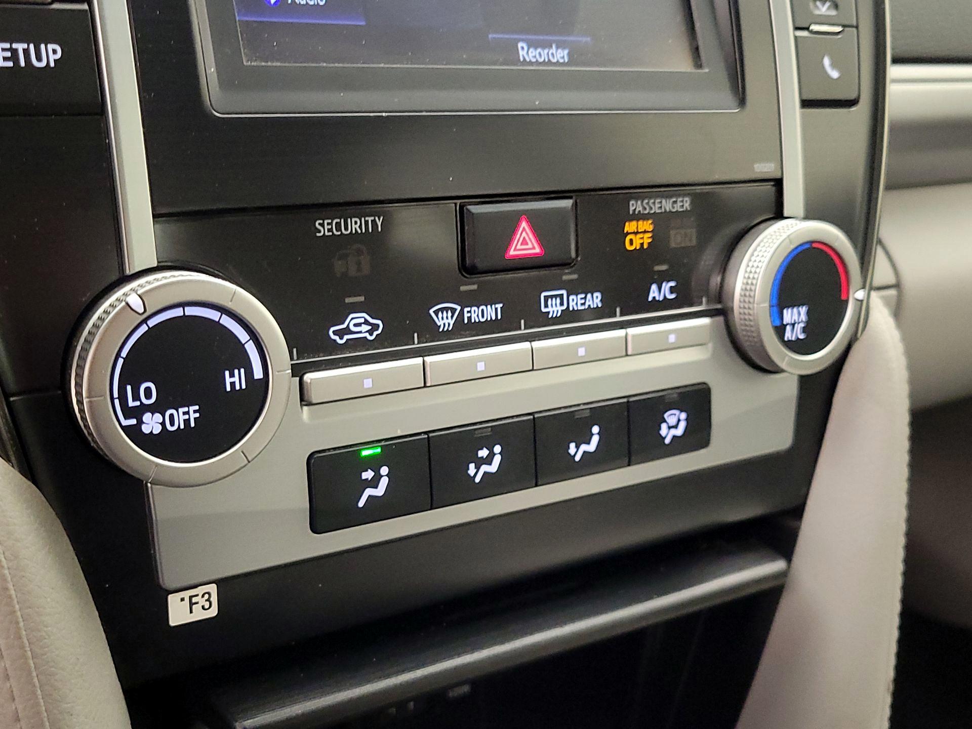 Thumbnail: 2014 Toyota Camry - 16