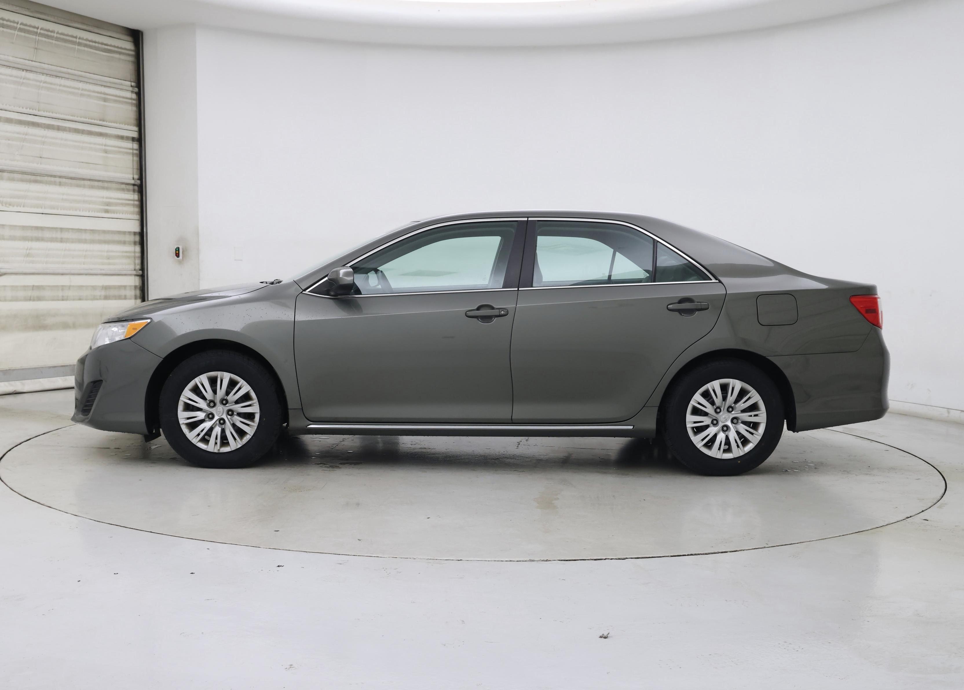 Thumbnail: 2014 Toyota Camry - 3