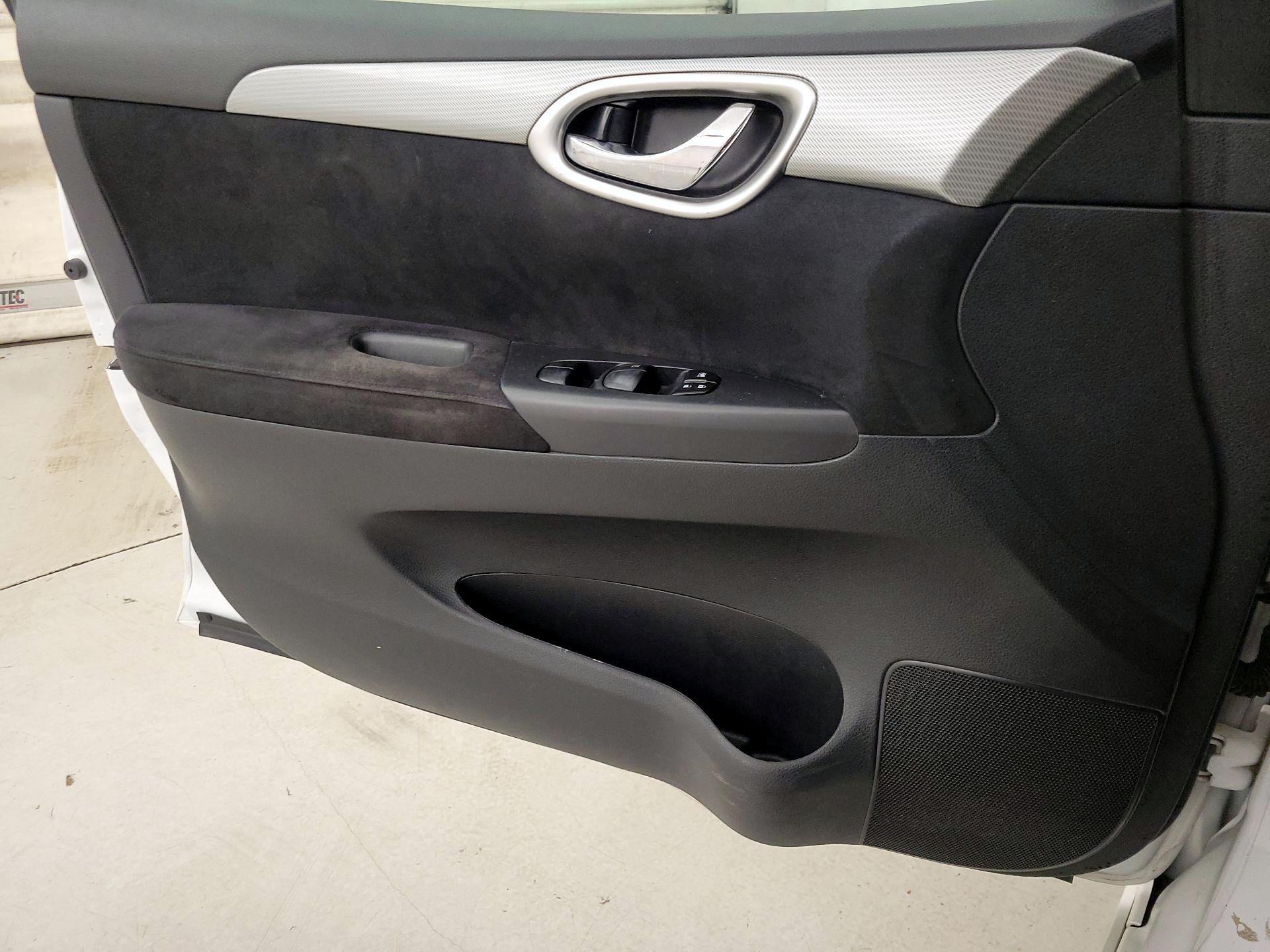 Thumbnail: 2015 Nissan Sentra - 12