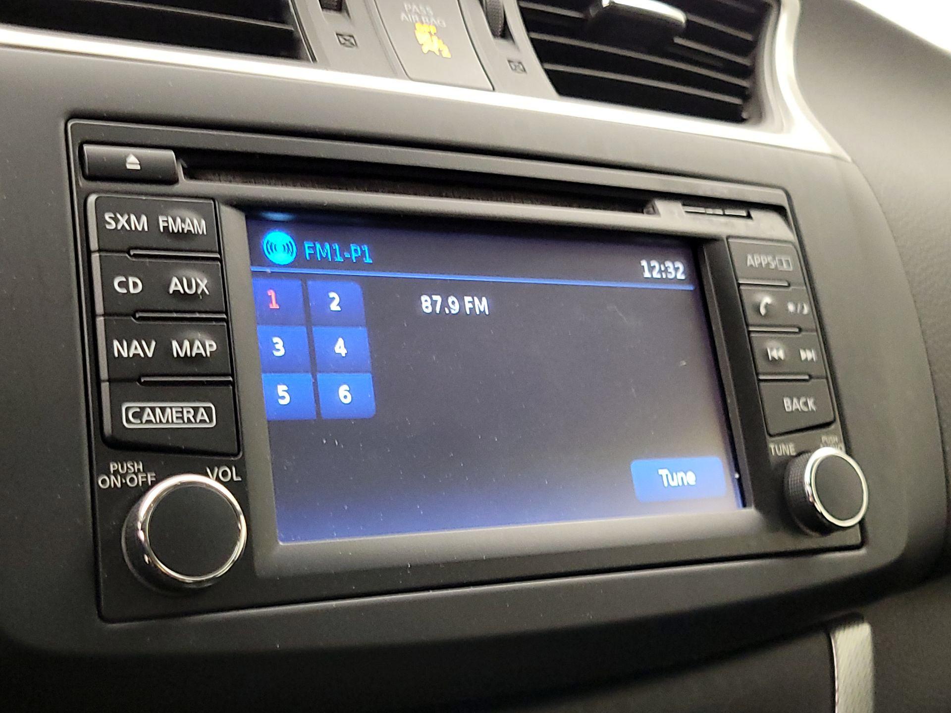 Thumbnail: 2015 Nissan Sentra - 15