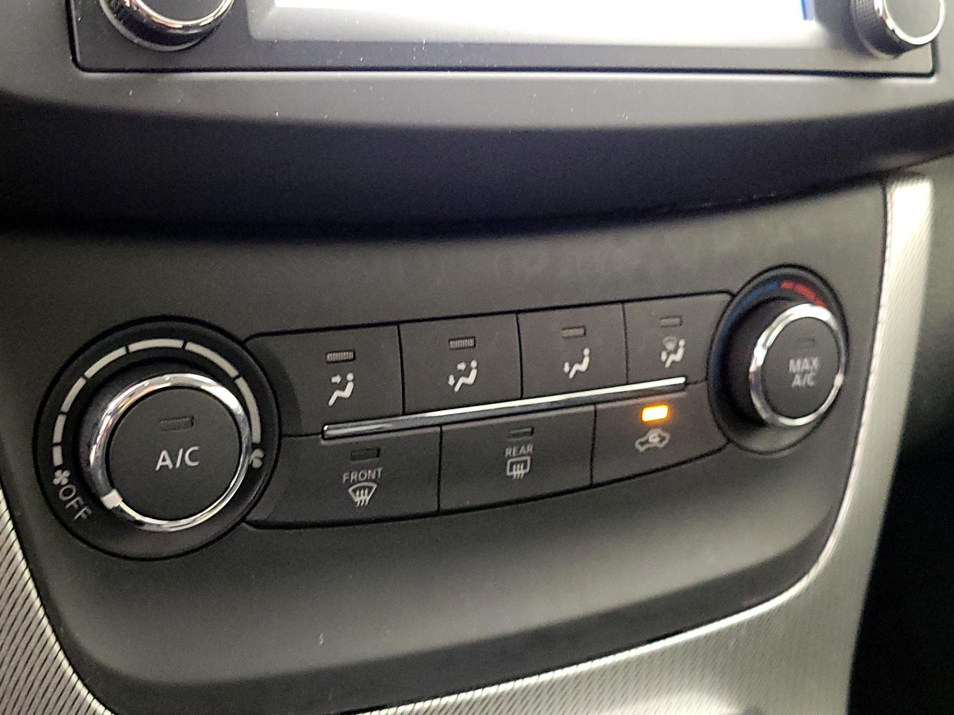 Thumbnail: 2015 Nissan Sentra - 16