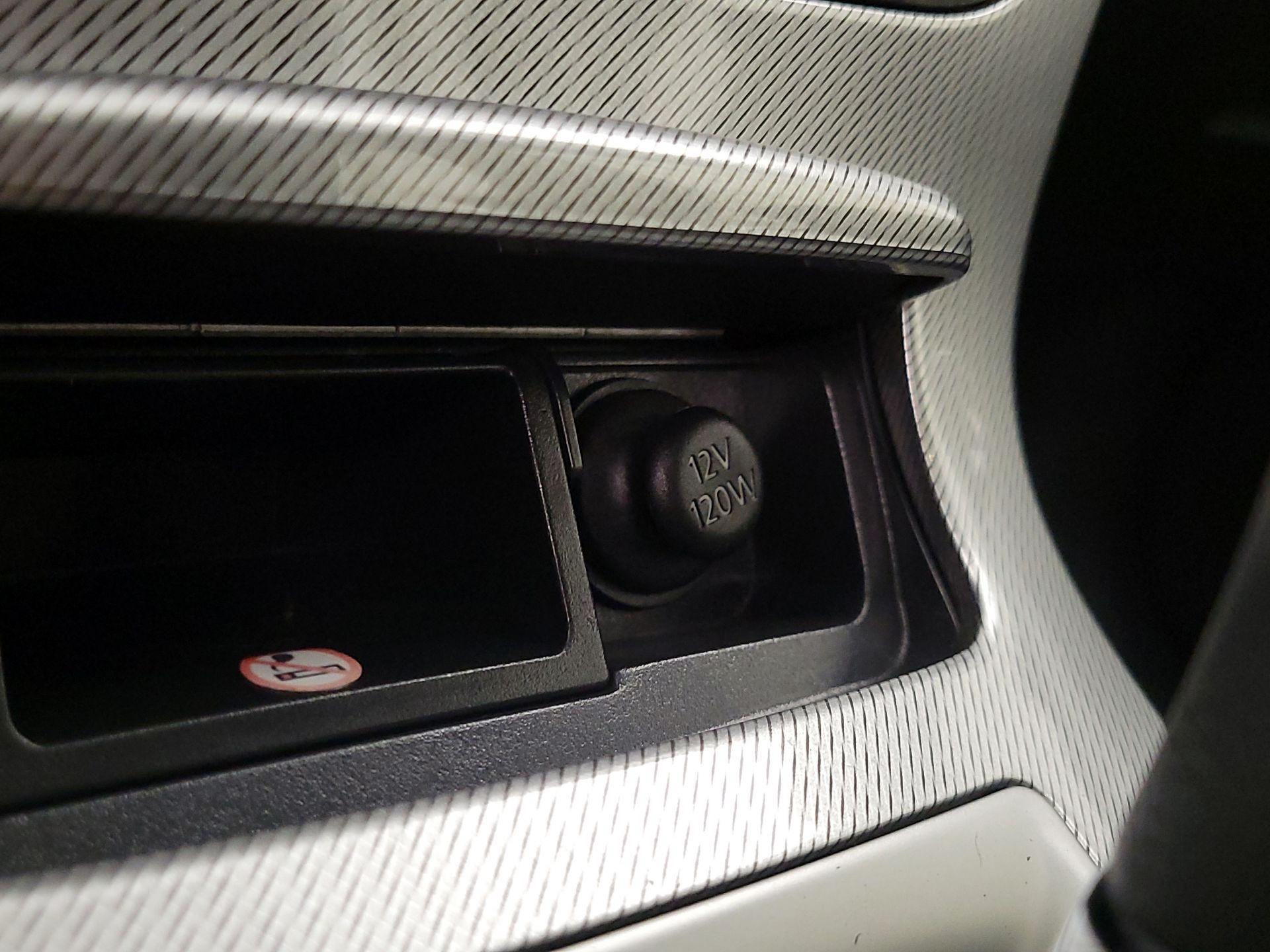 Thumbnail: 2015 Nissan Sentra - 18