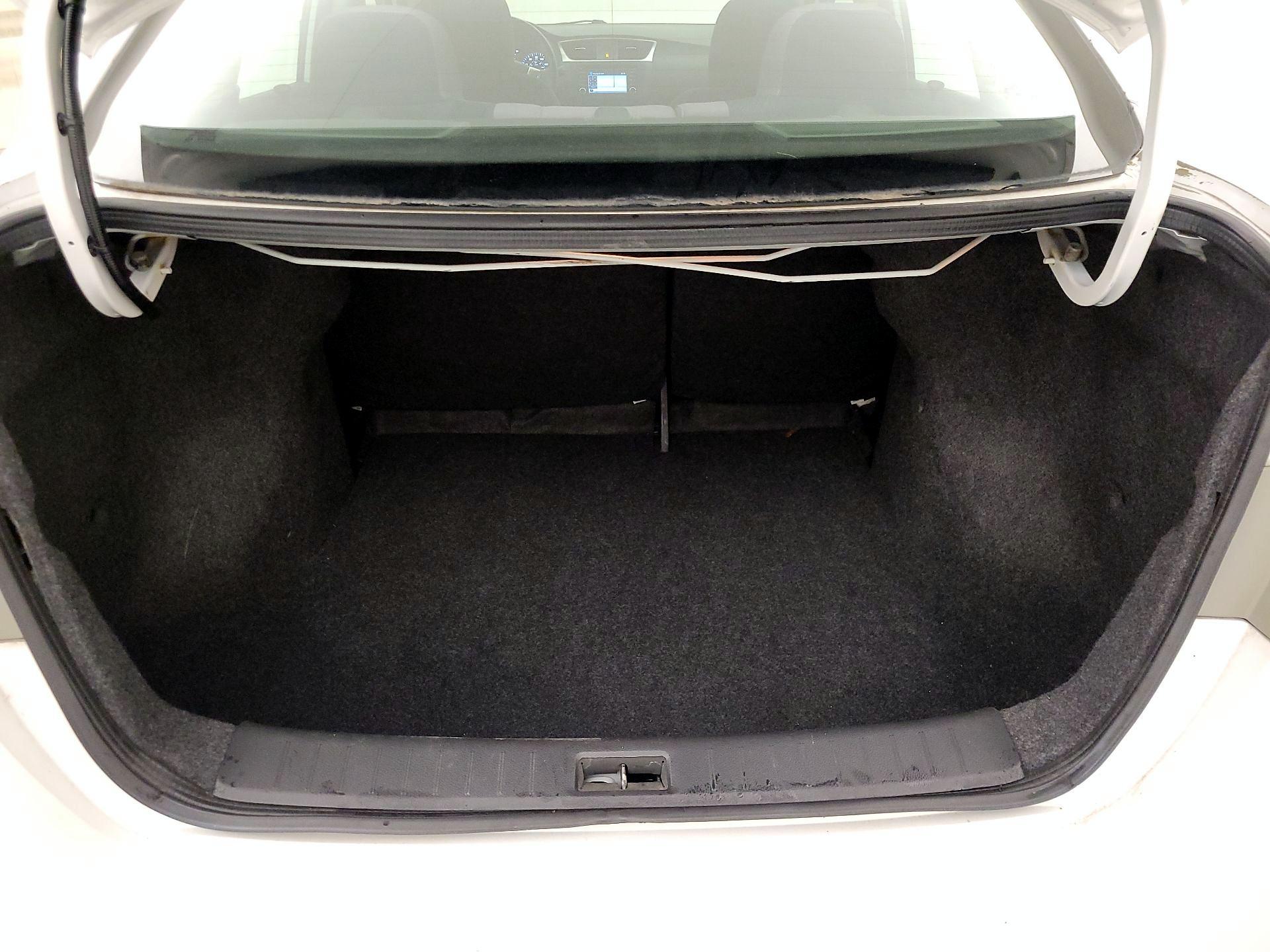 Thumbnail: 2015 Nissan Sentra - 20
