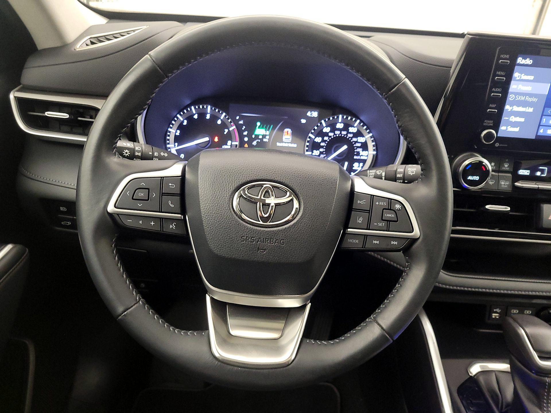Thumbnail: 2022 Toyota Highlander - 10