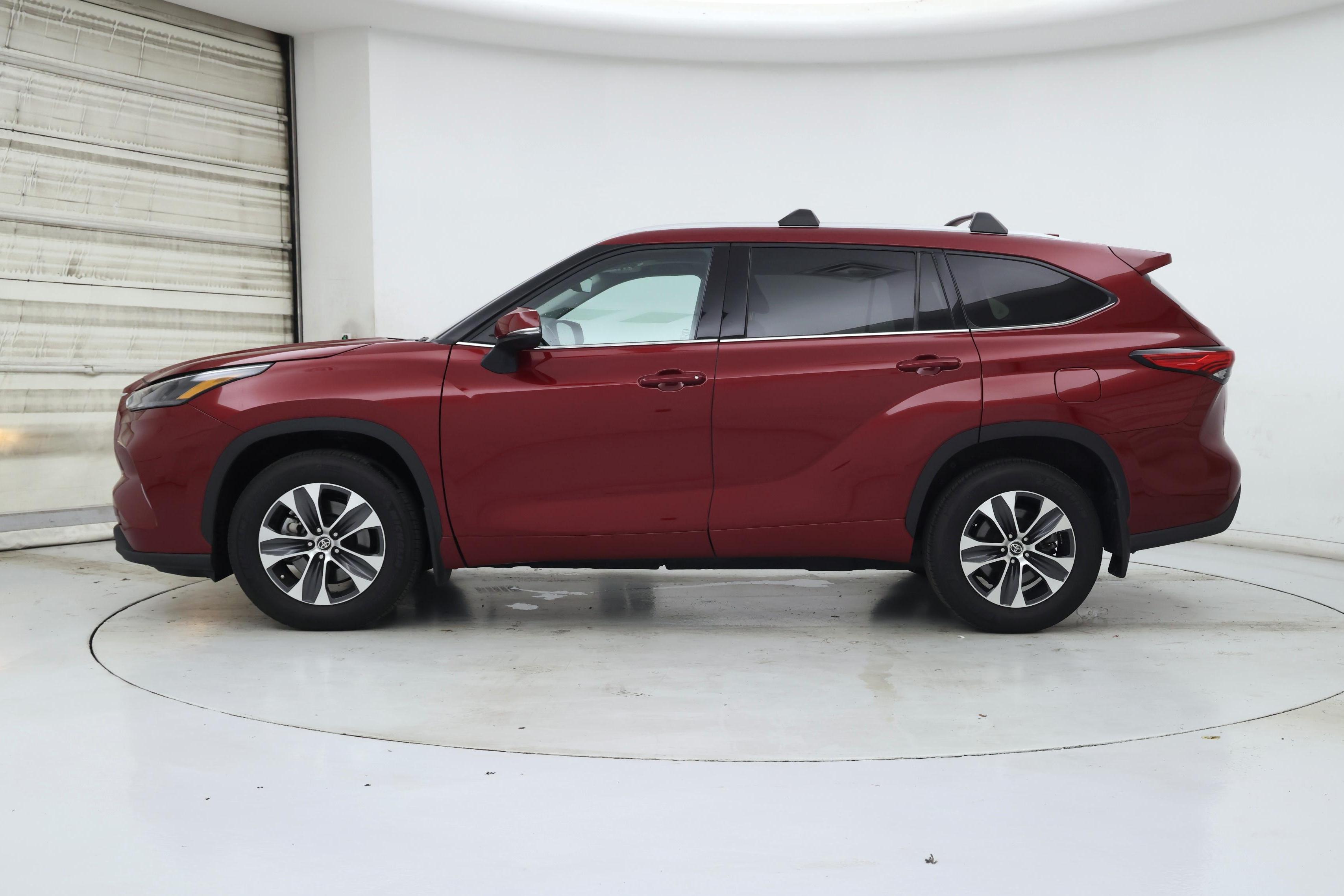 Thumbnail: 2022 Toyota Highlander - 3
