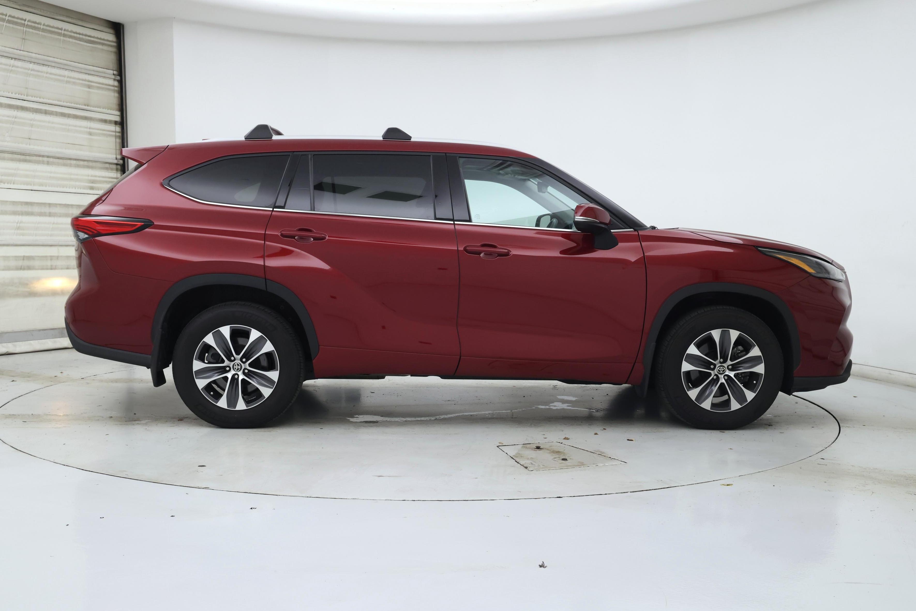Thumbnail: 2022 Toyota Highlander - 7