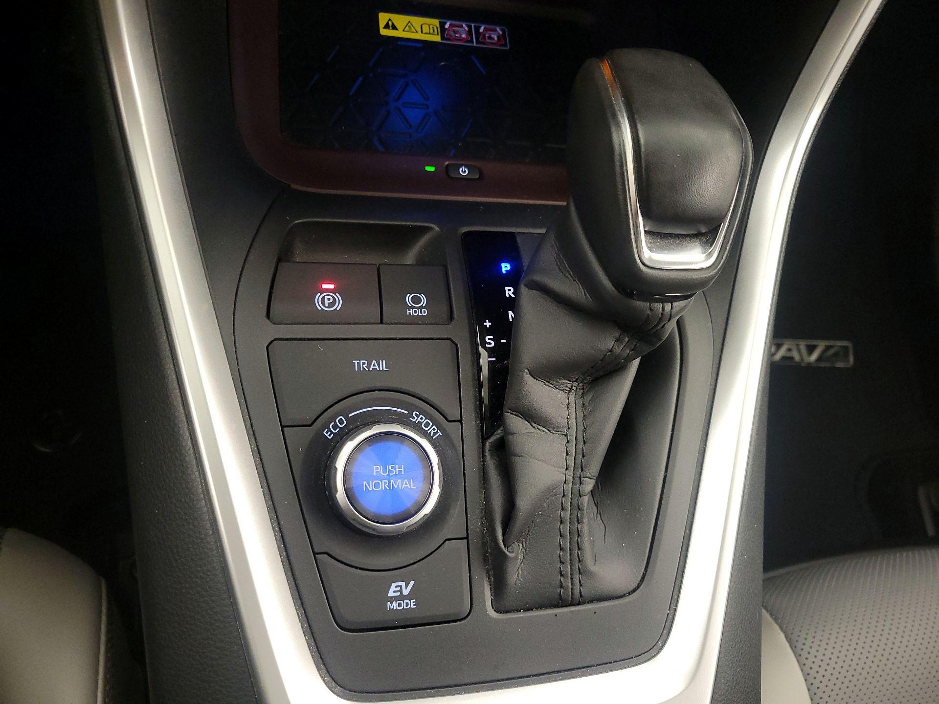 Thumbnail: 2023 Toyota RAV4 - 17