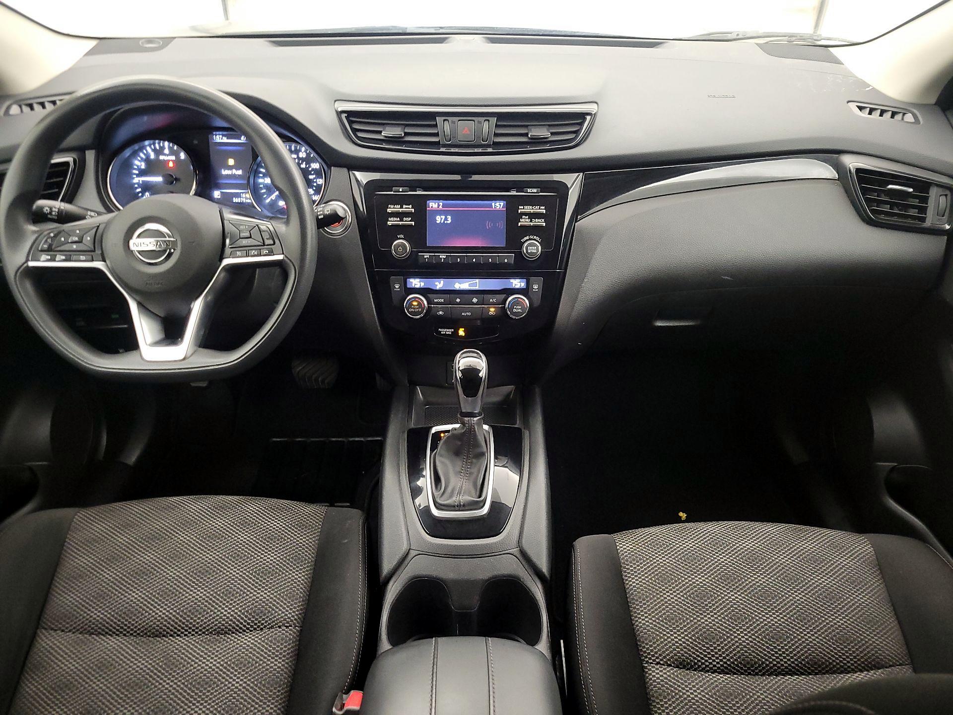 Thumbnail: 2017 Nissan Rogue Sport - 9