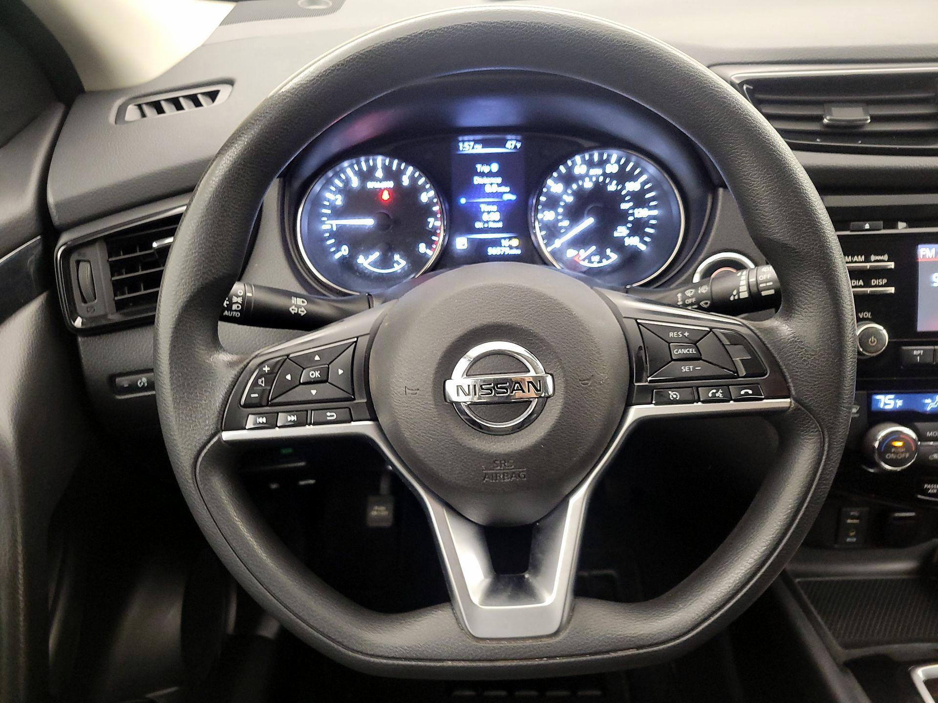 Thumbnail: 2017 Nissan Rogue Sport - 10