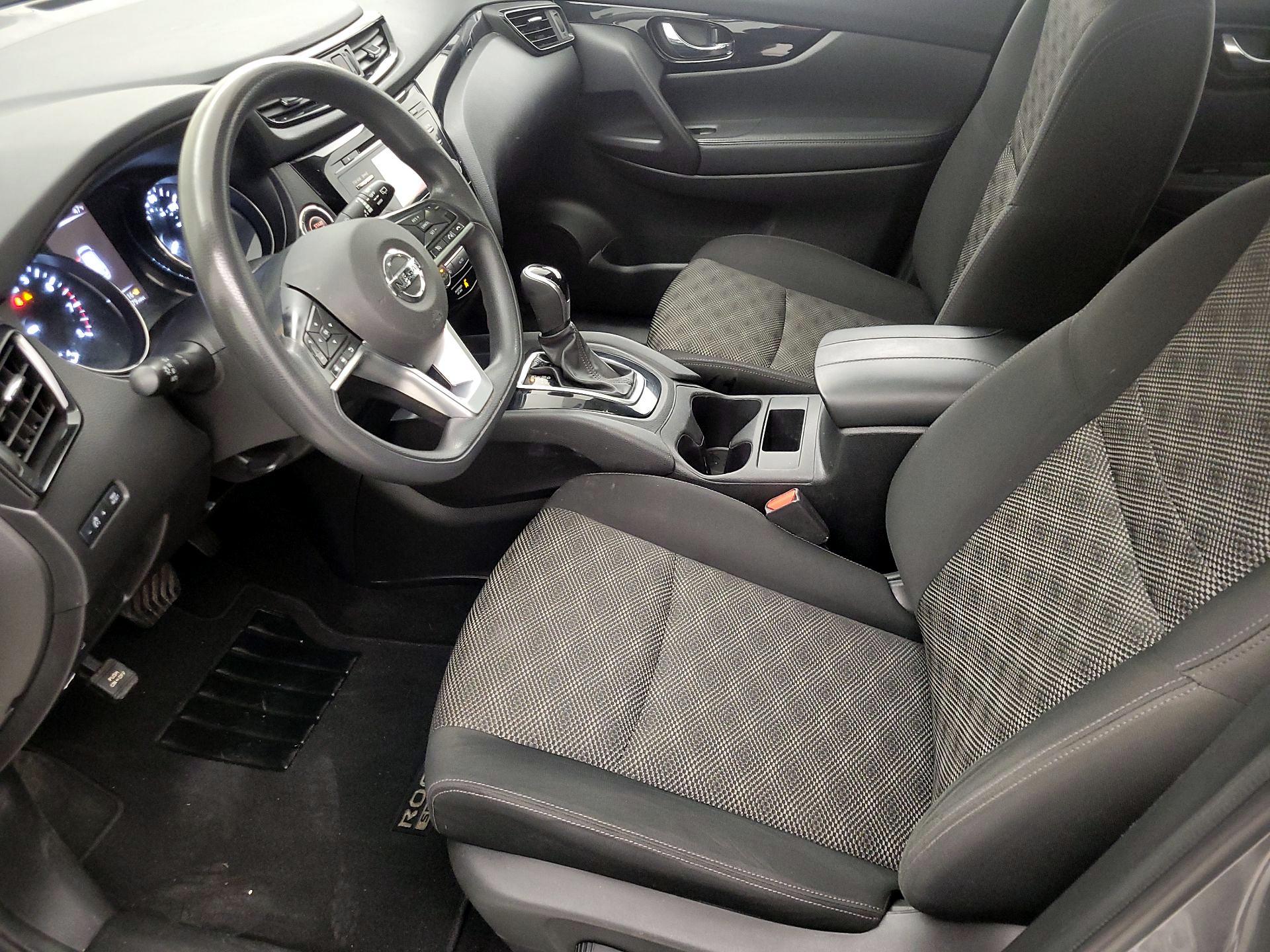 Thumbnail: 2017 Nissan Rogue Sport - 11