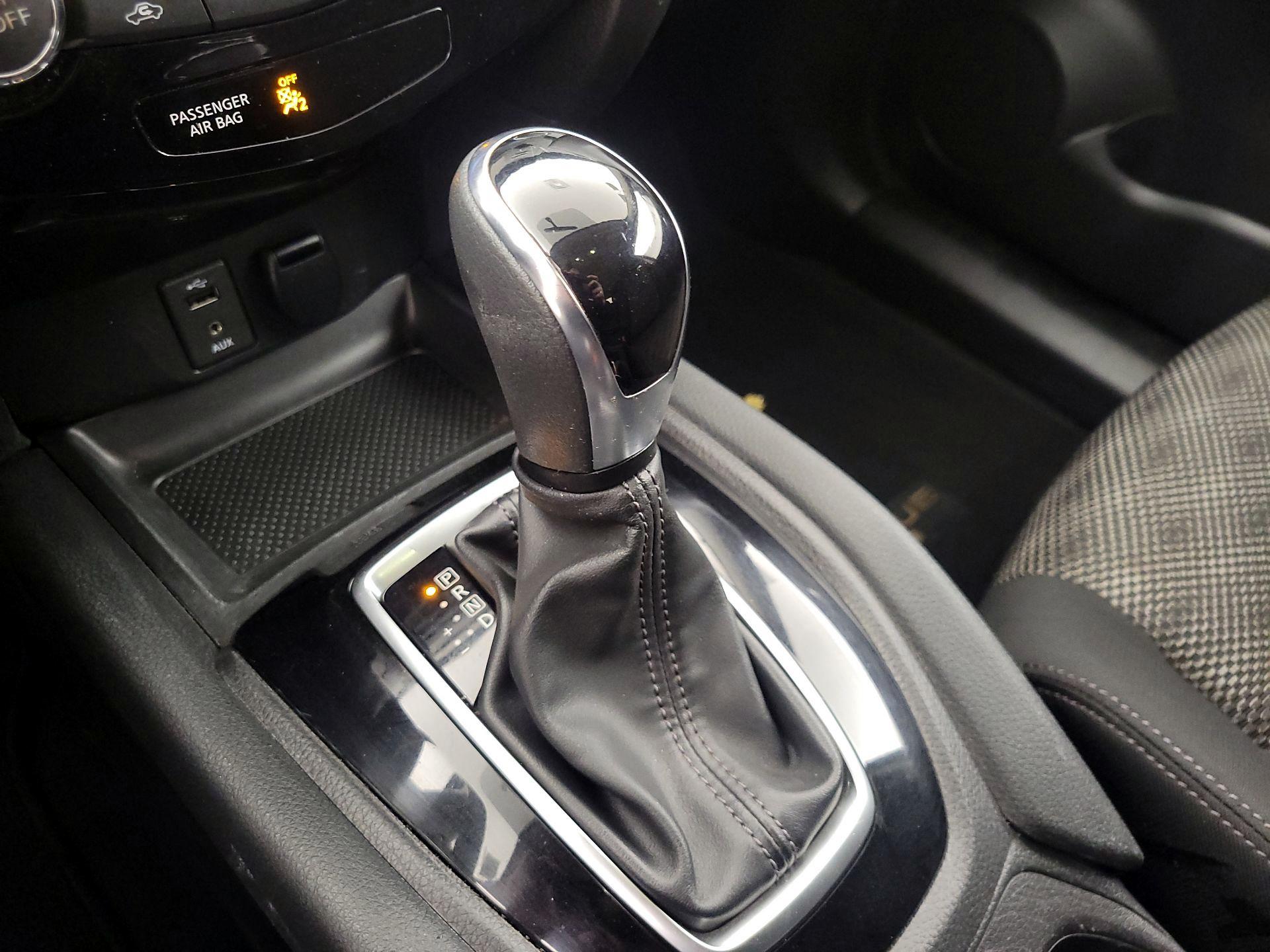 Thumbnail: 2017 Nissan Rogue Sport - 17