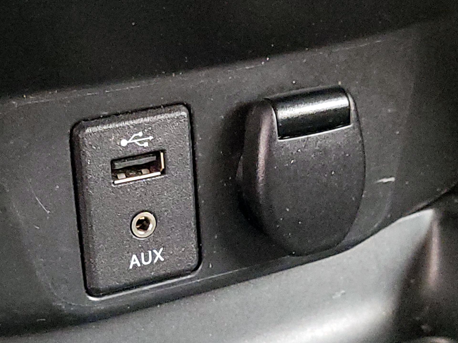 Thumbnail: 2017 Nissan Rogue Sport - 18