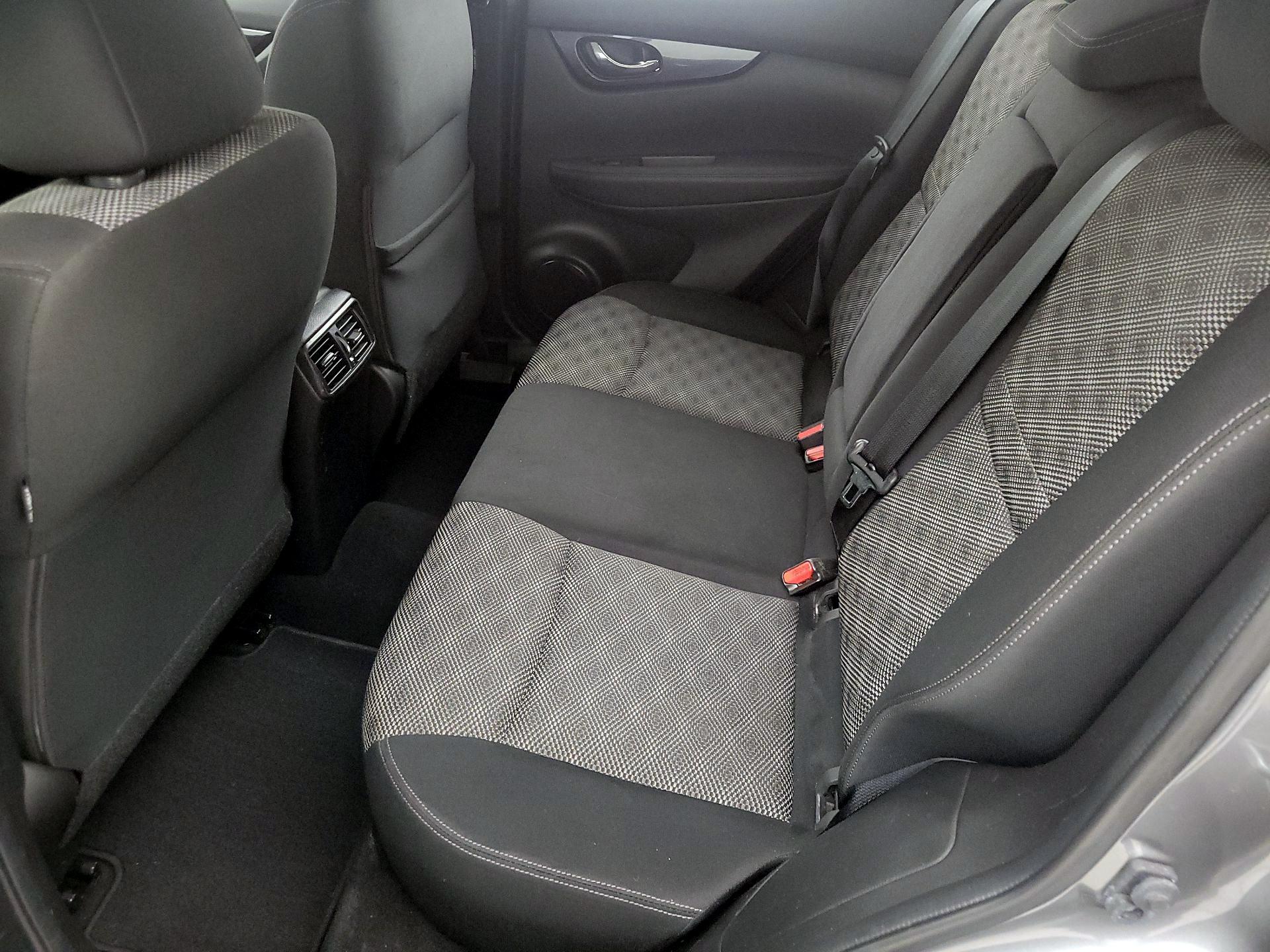 Thumbnail: 2017 Nissan Rogue Sport - 19