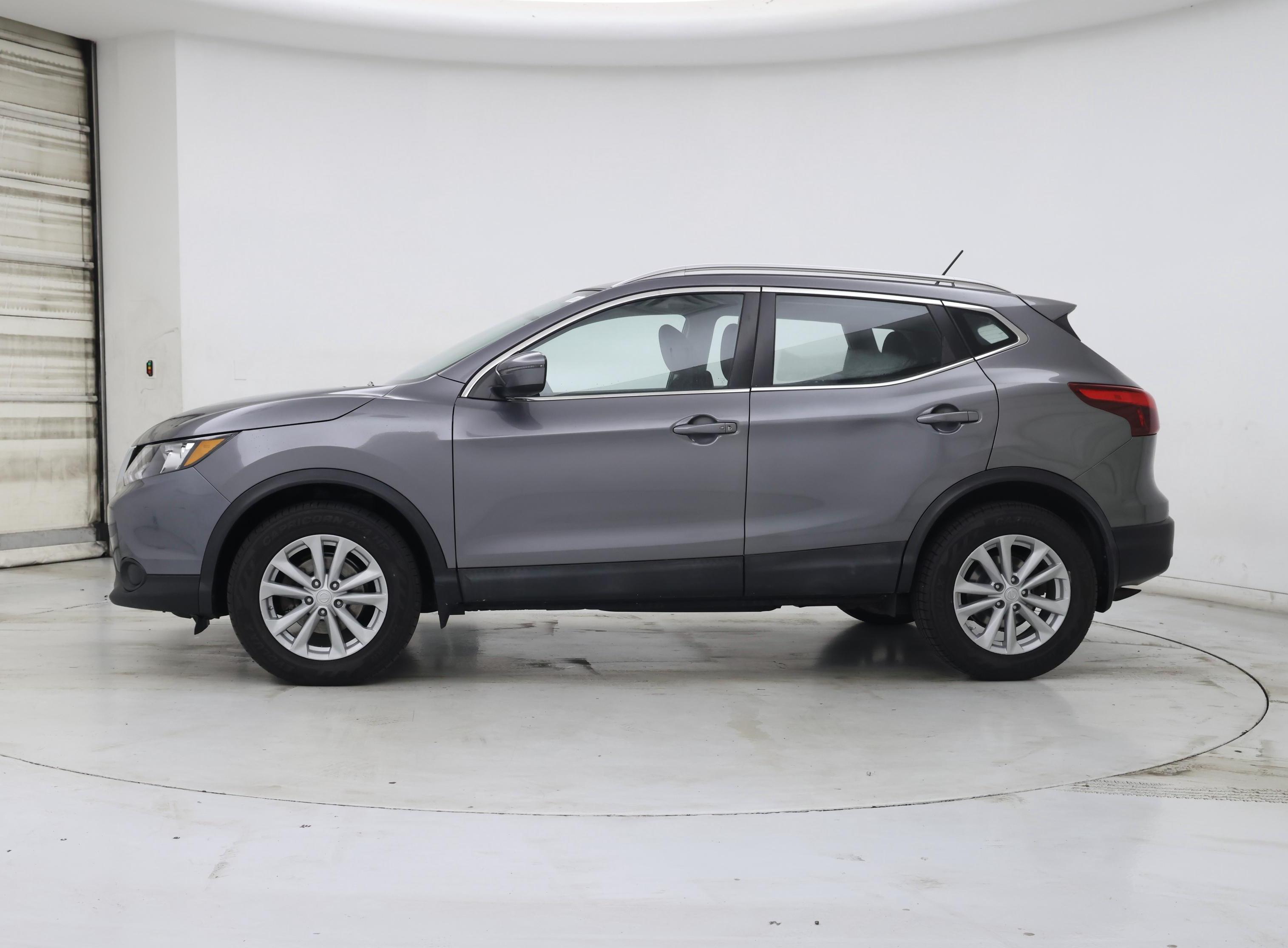 Thumbnail: 2017 Nissan Rogue Sport - 3