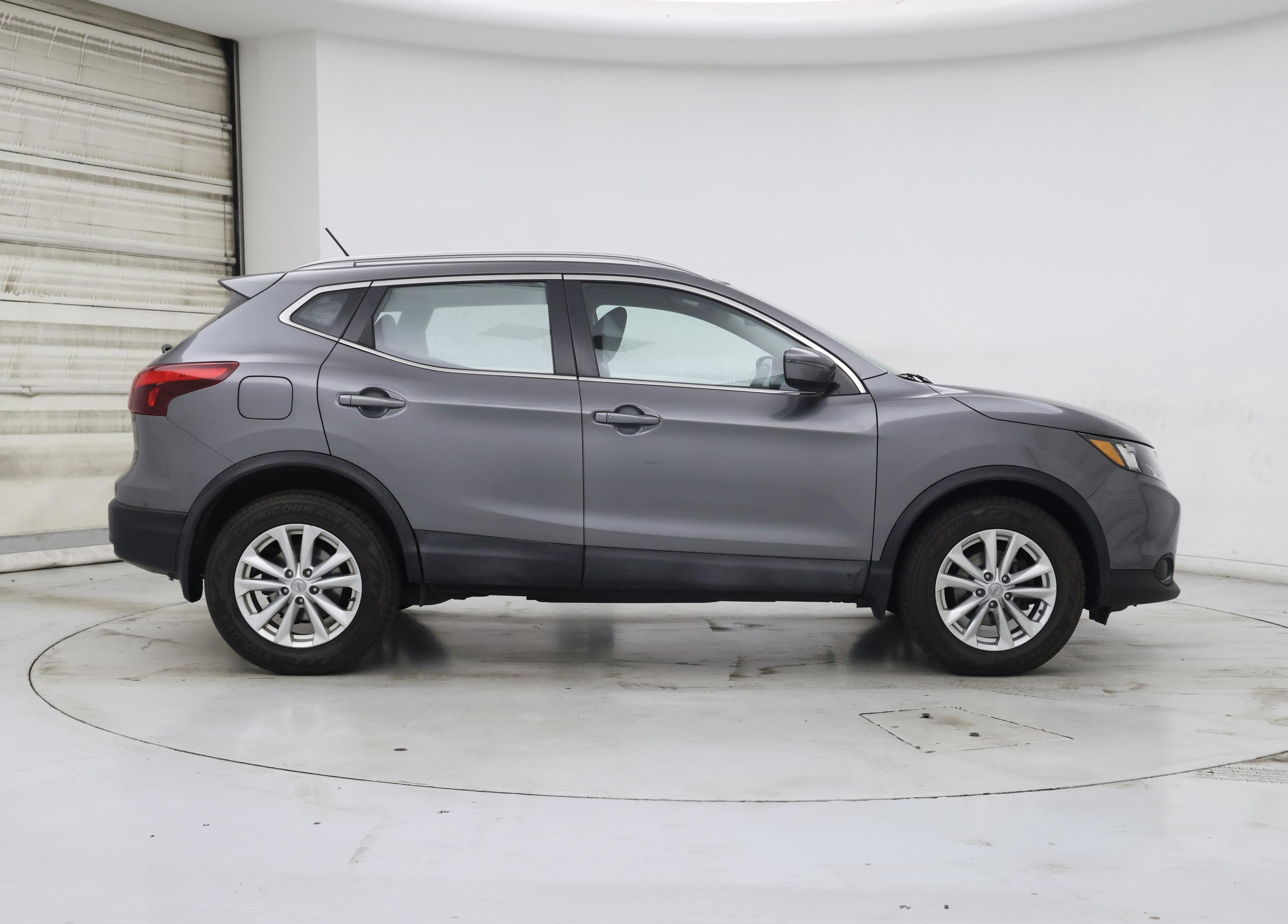 Thumbnail: 2017 Nissan Rogue Sport - 7