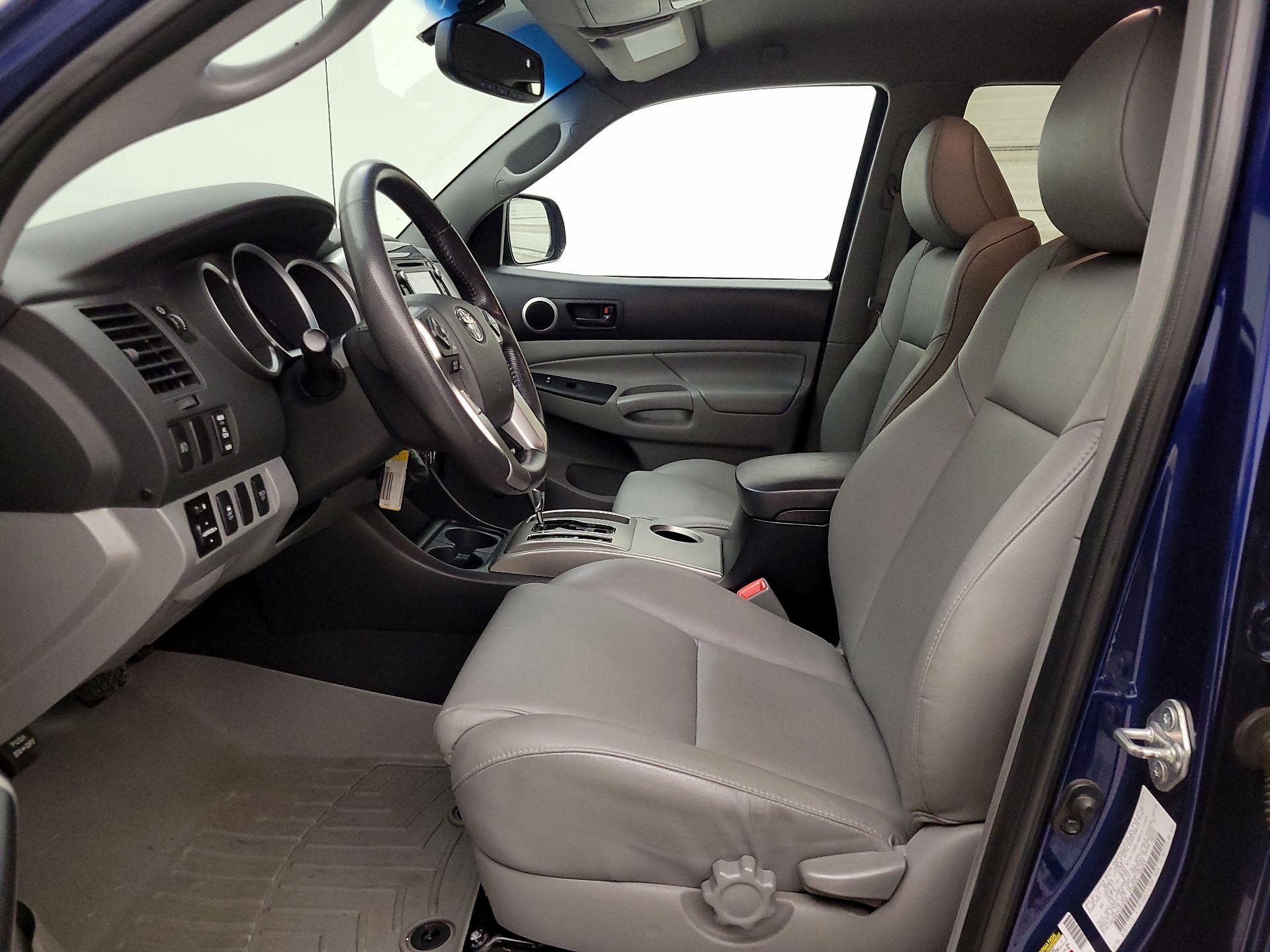 Thumbnail: 2015 Toyota Tacoma - 11