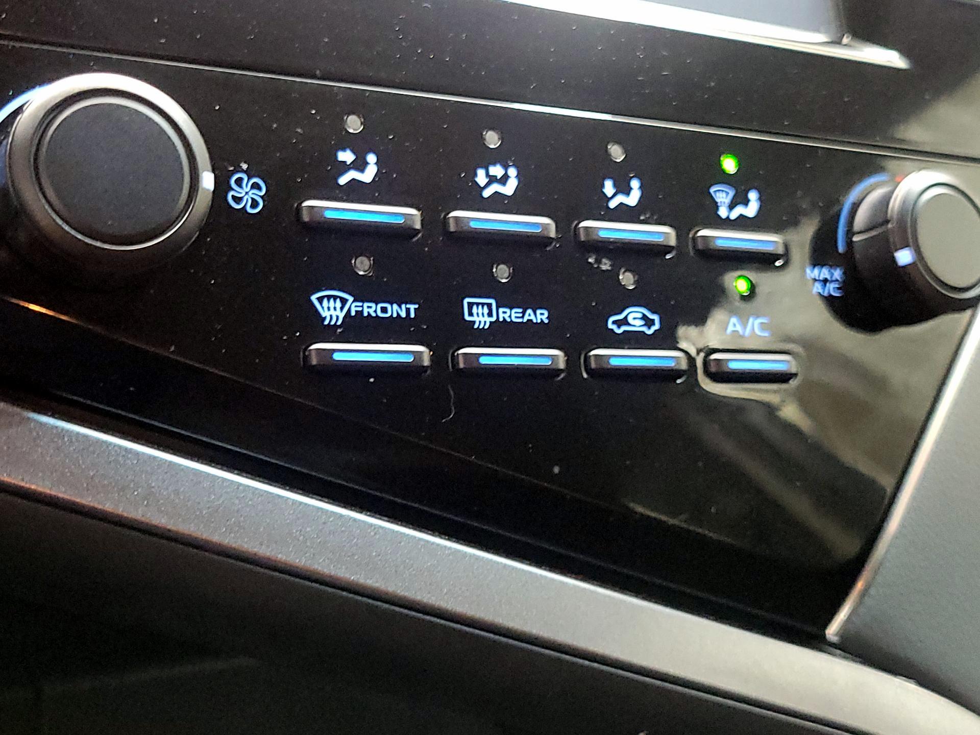 Thumbnail: 2018 Toyota Camry - 16