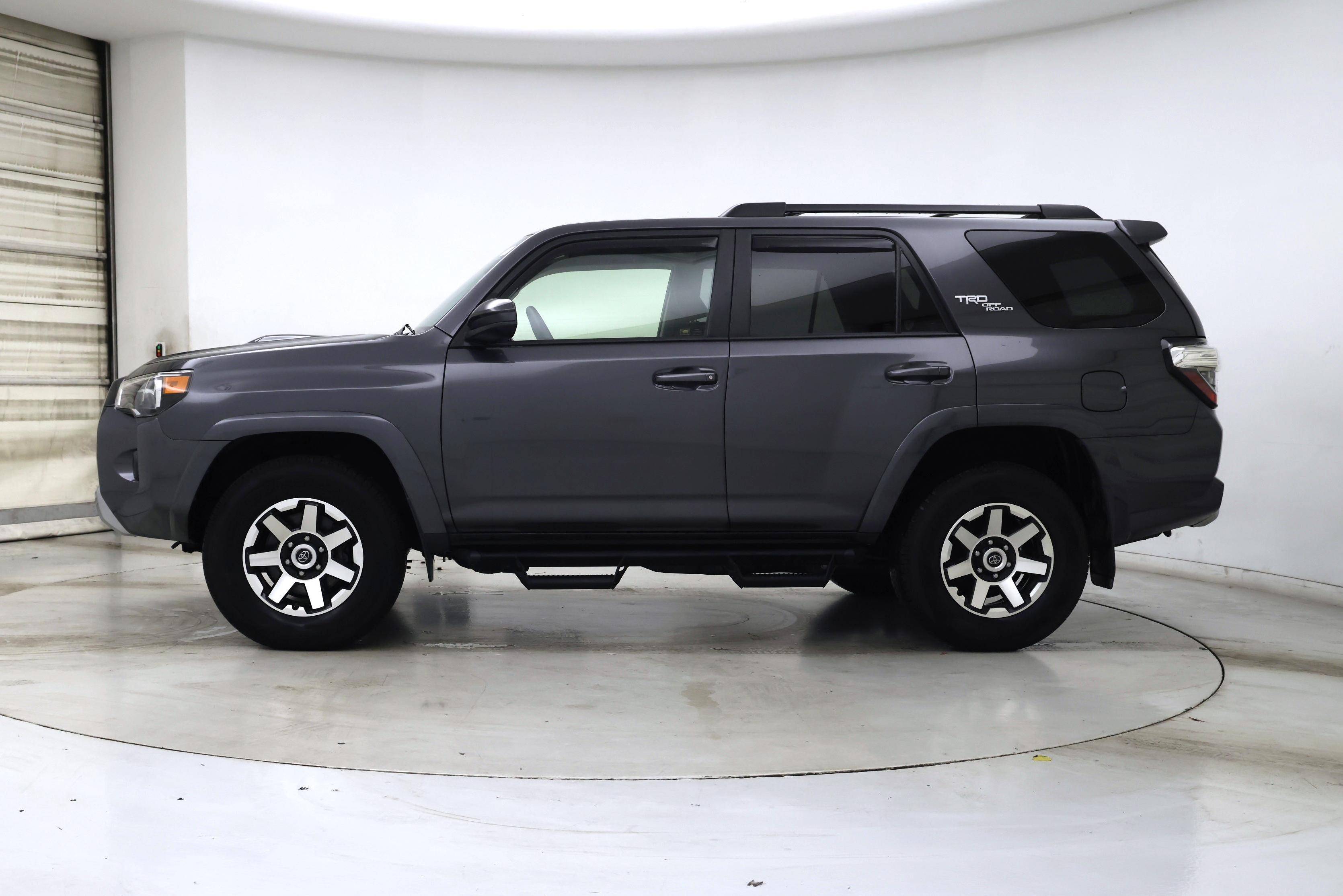 Thumbnail: 2020 Toyota 4Runner - 3
