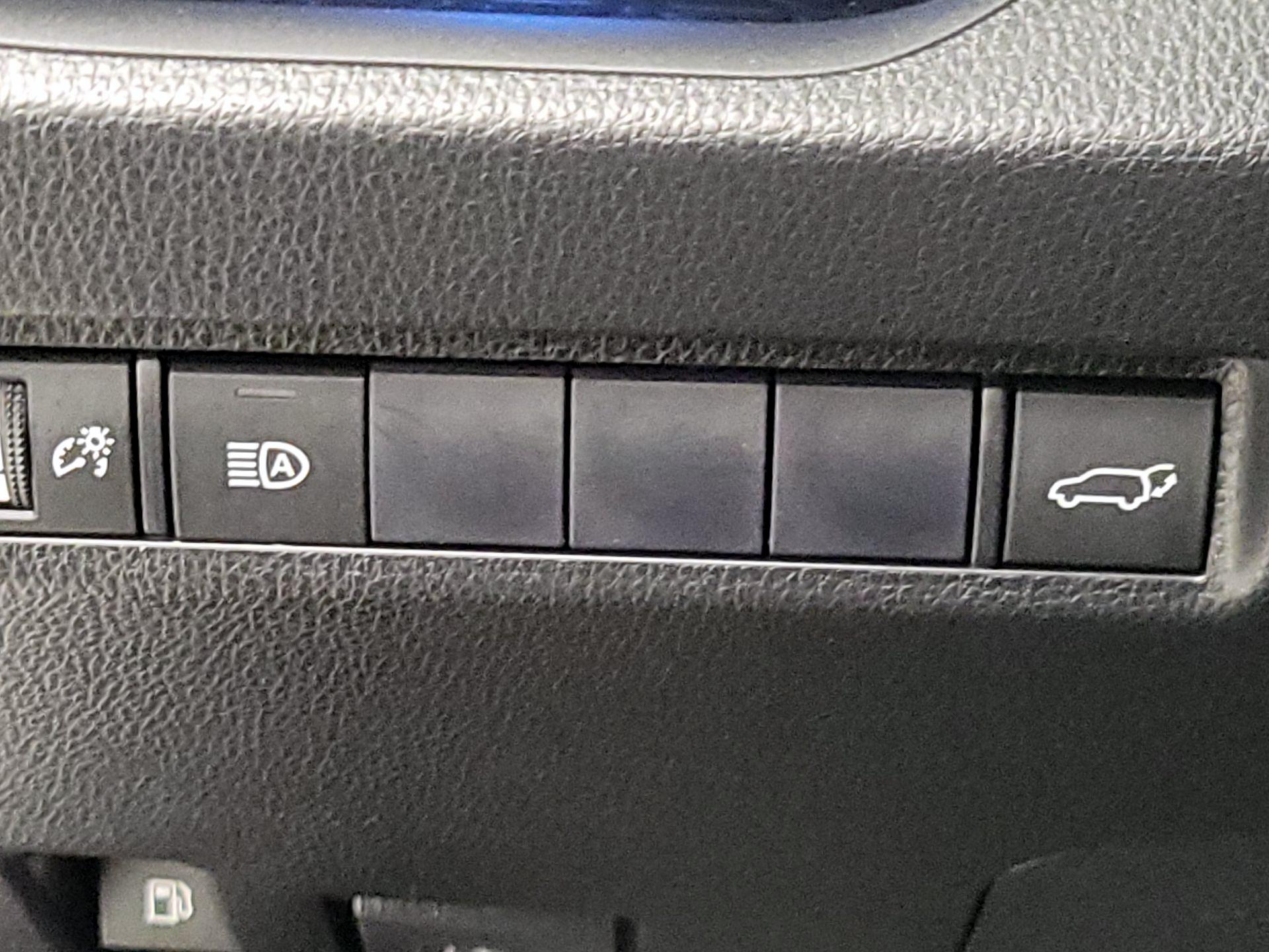 Thumbnail: 2020 Toyota RAV4 - 13