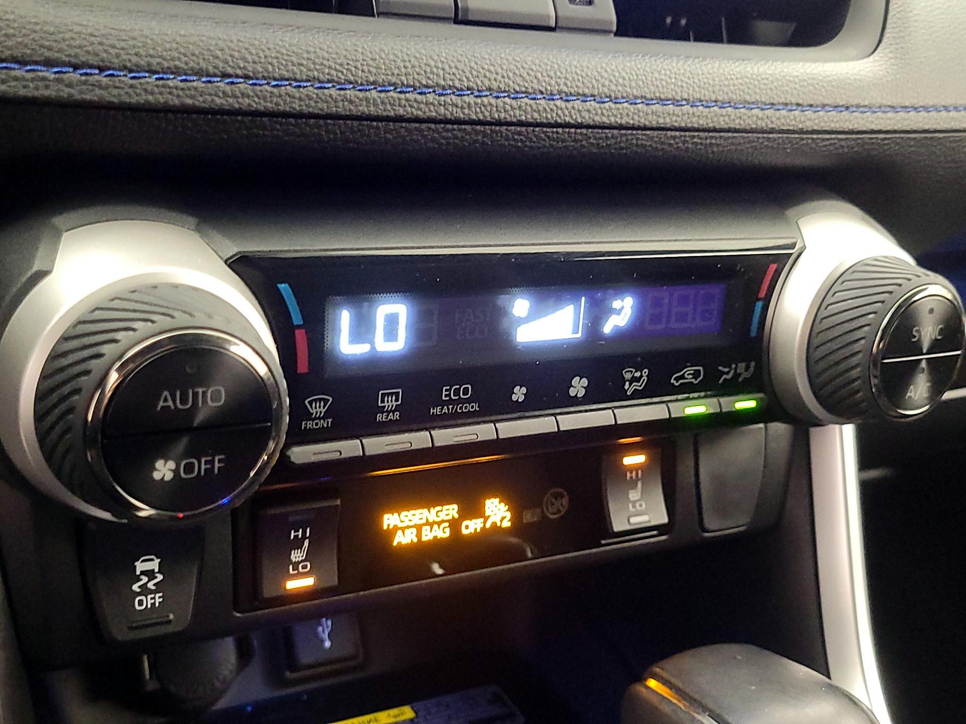 Thumbnail: 2020 Toyota RAV4 - 16